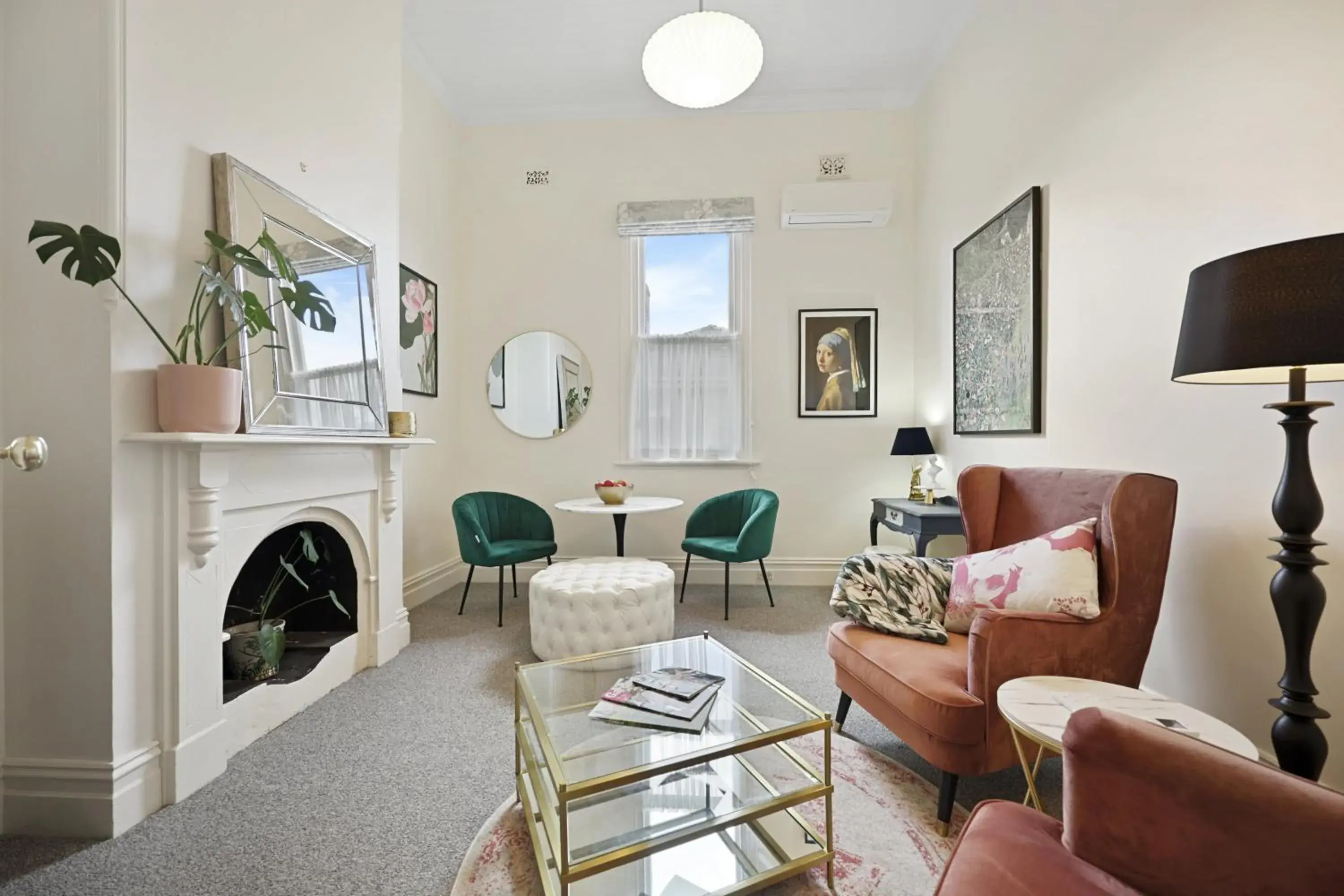 Two-Bedroom Apartment in Hamilton Lakeside Motel Two-Bedroom Apartment in Hamilton Lakeside Motel