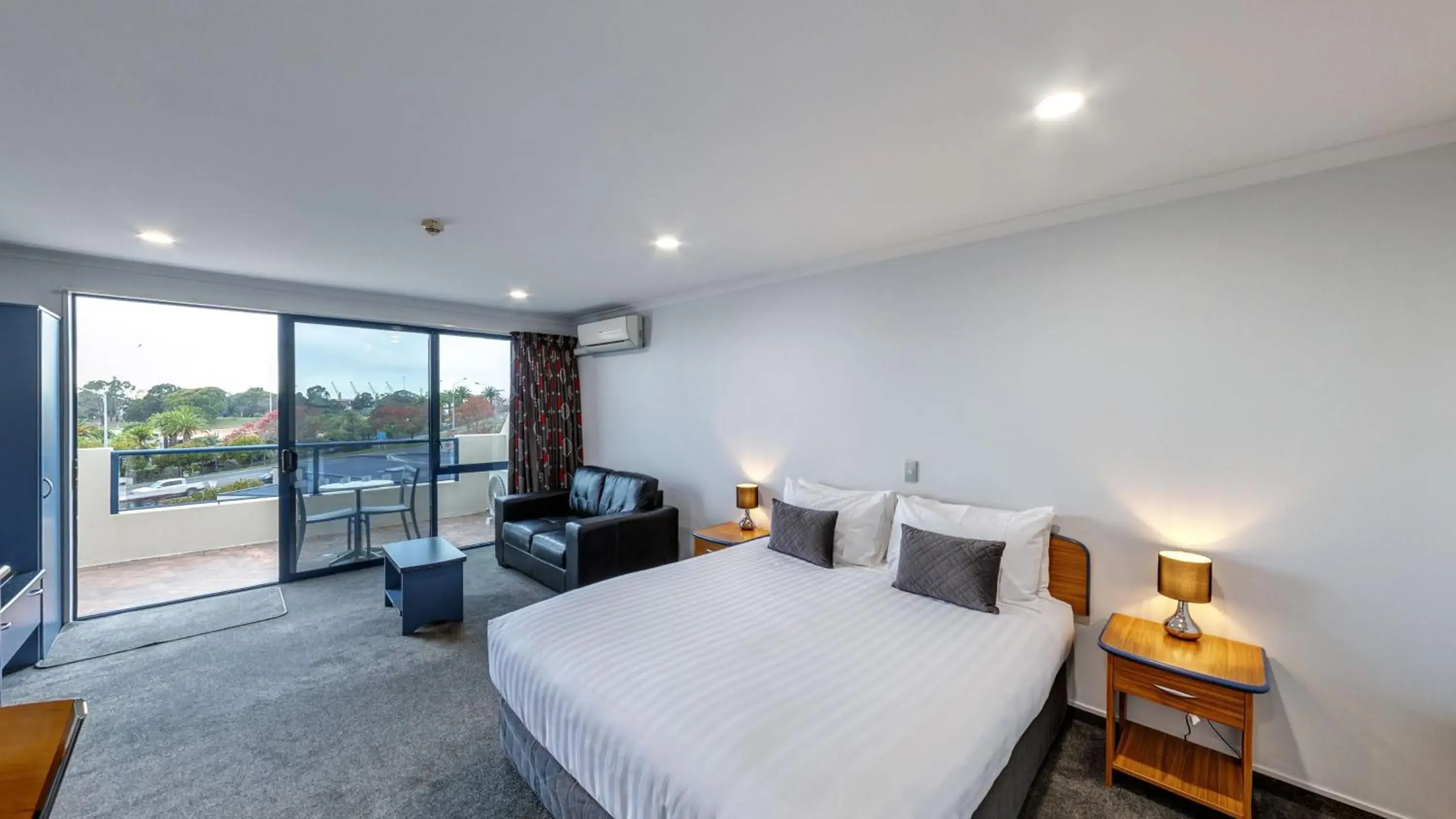 Executive Studio with Sea View in Bay Viaduct Motor Lodge Executive Studio with Sea View in Bay Viaduct Motor Lodge