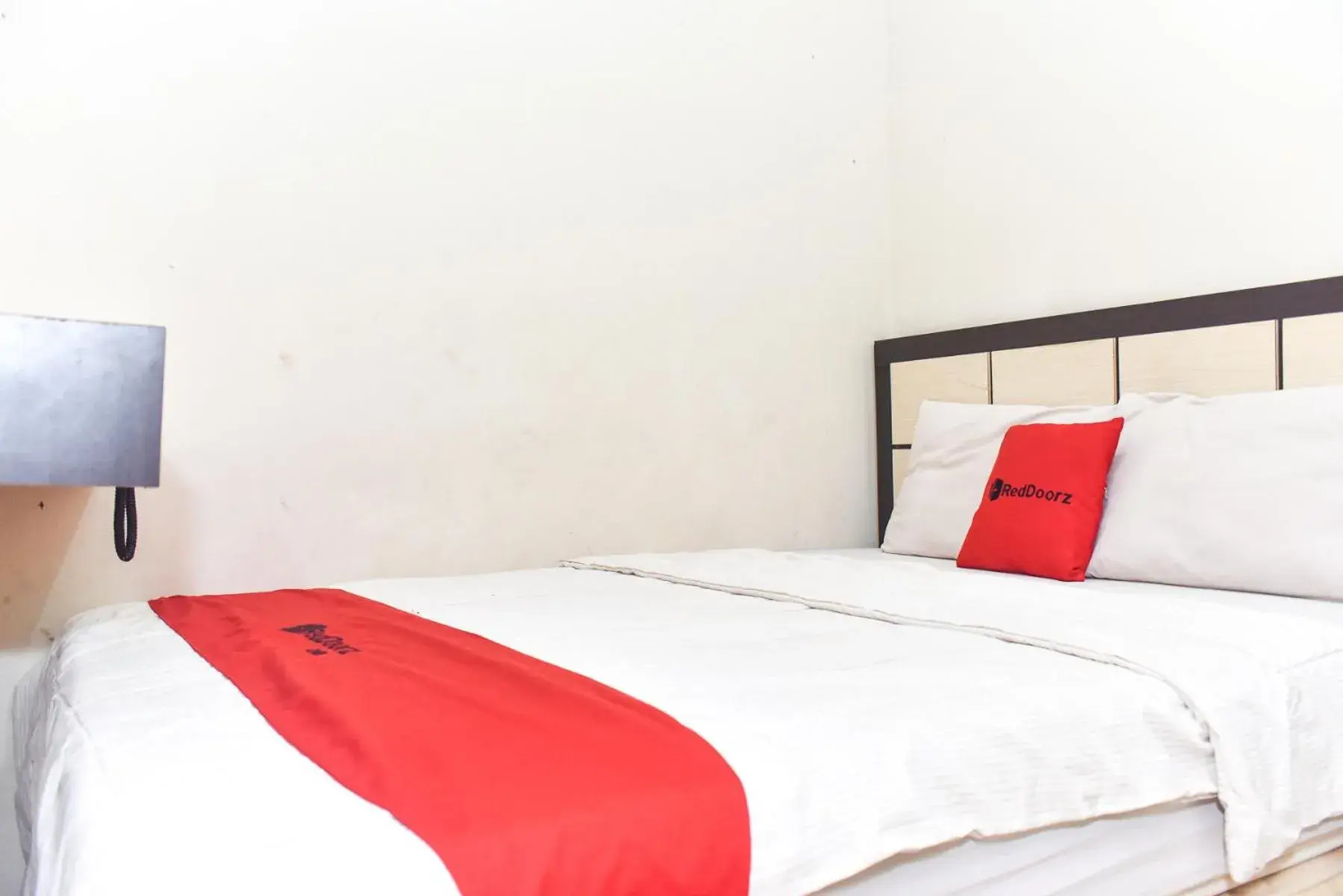 Standard Double Room in RedDoorz near Universitas Muhammadiyah Makassar Standard Double Room in RedDoorz near Universitas Muhammadiyah Makassar