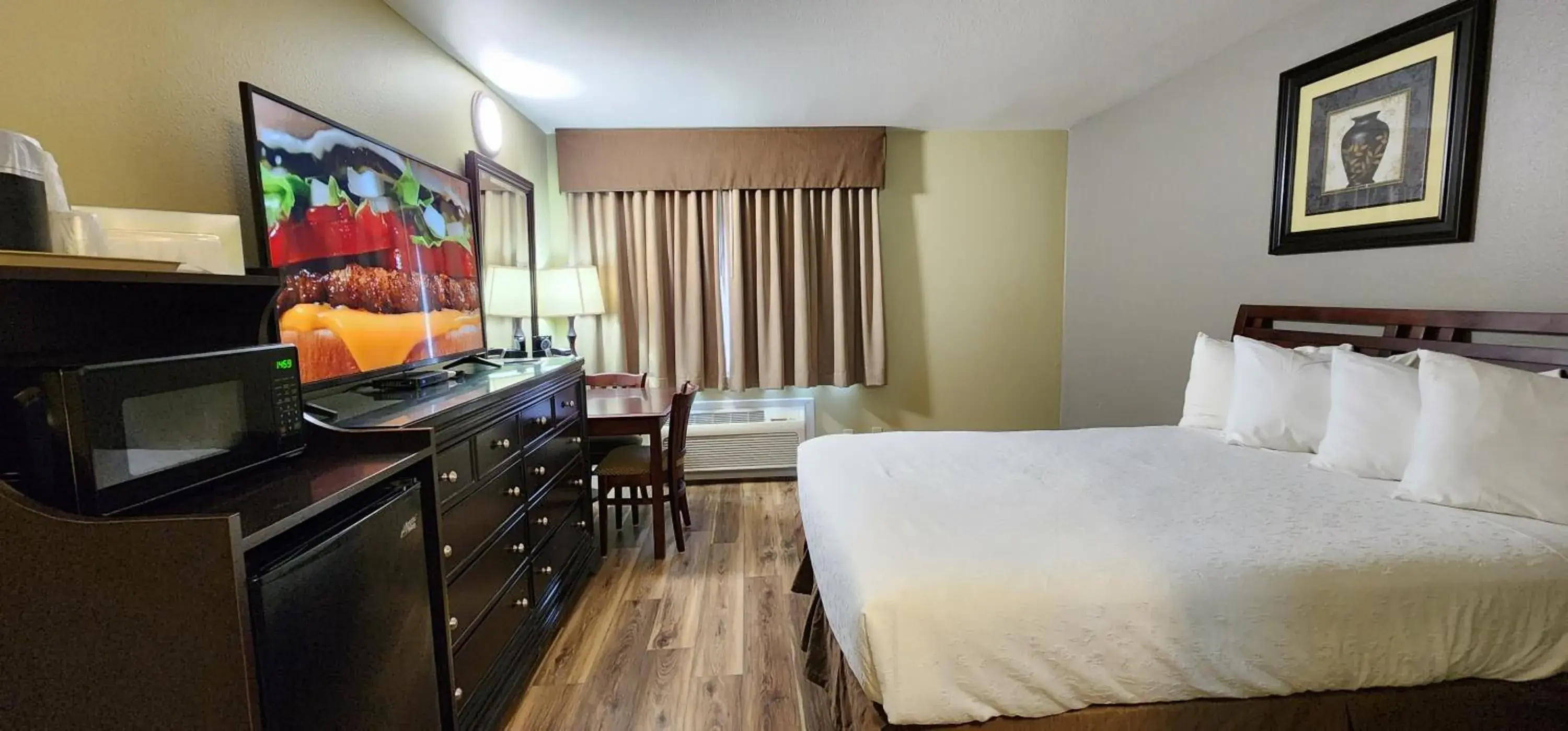 Queen Room - Disability Access in Crest Trail Lodge Queen Room - Disability Access in Crest Trail Lodge