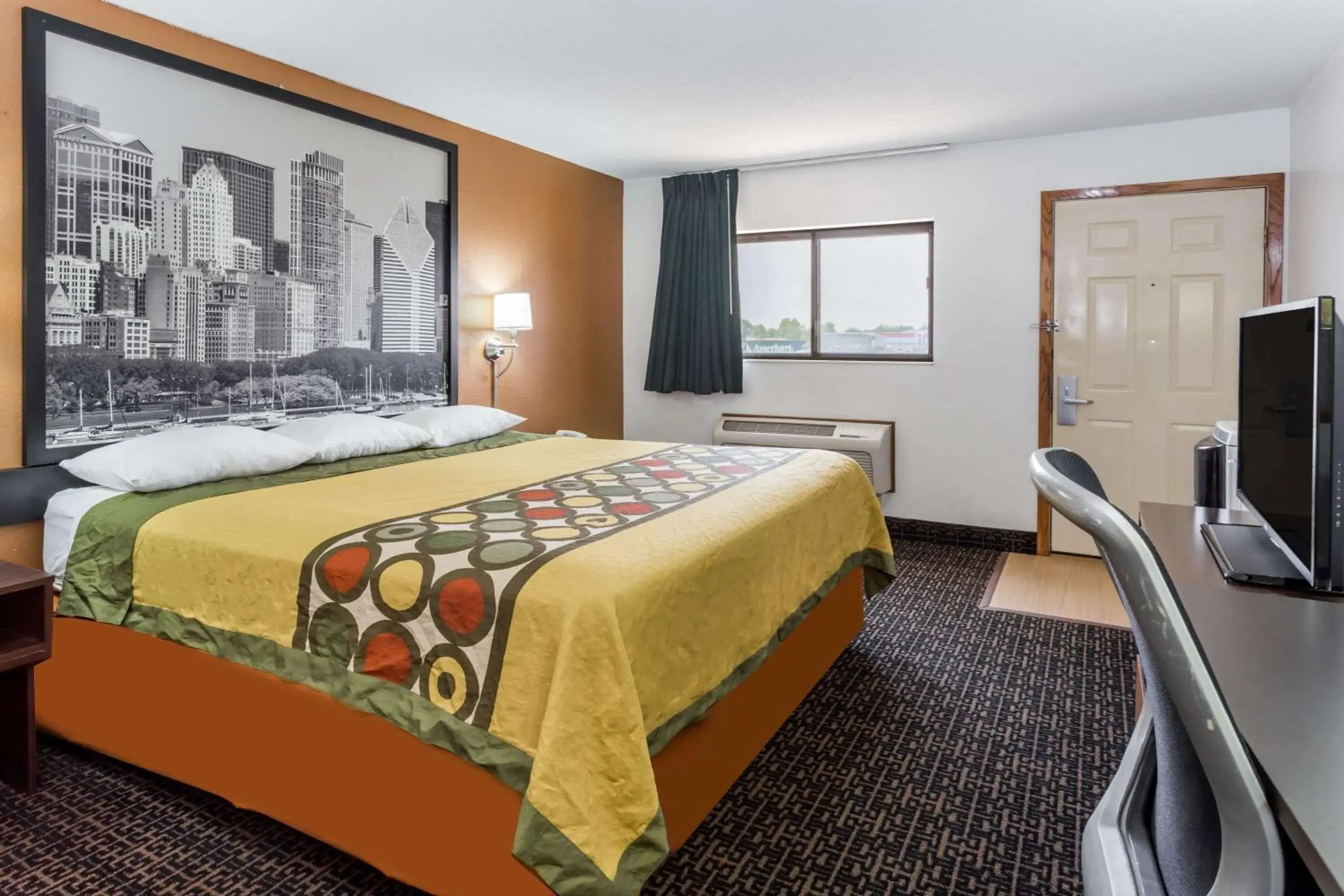 King Room - Disability Access/Non-Smoking in Super 8 by Wyndham Dixon King Room - Disability Access/Non-Smoking in Super 8 by Wyndham Dixon