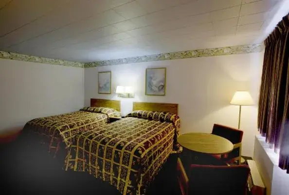 Double Room with Two Double Beds in America's Best Value Inn Litchfield Double Room with Two Double Beds in America's Best Value Inn Litchfield