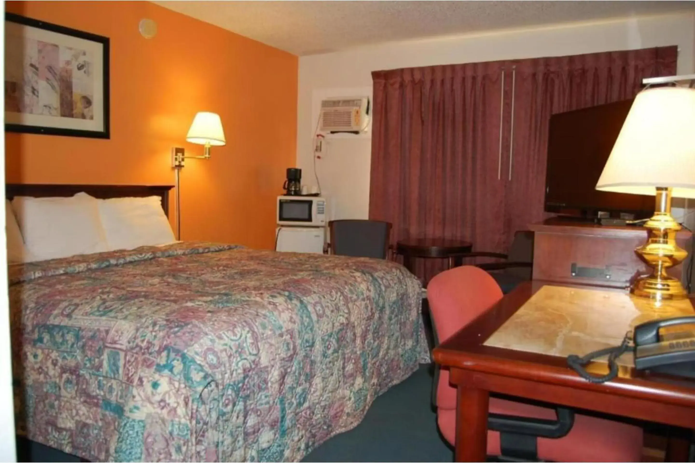 King Bed Non-Smoking in Canton Inn By OYO King Bed Non-Smoking in Canton Inn By OYO