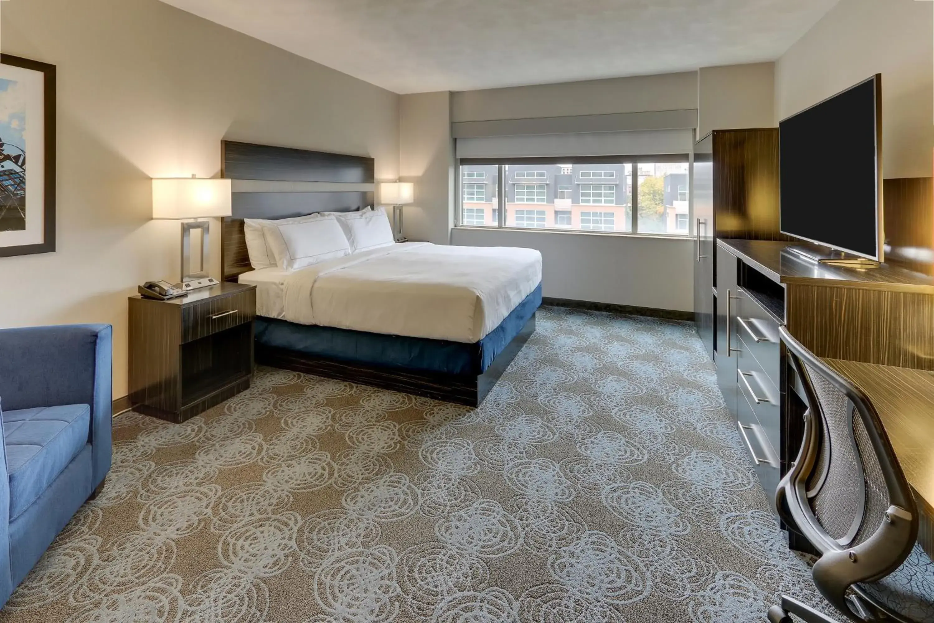 King Room with View - Mobility Accessible/Shower in DoubleTree by Hilton St. Louis Forest Park King Room with View - Mobility Accessible/Shower in DoubleTree by Hilton St. Louis Forest Park