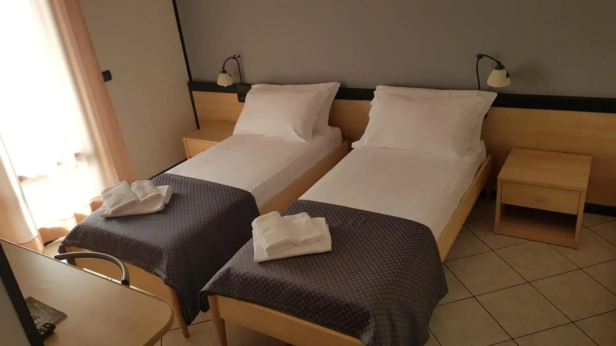 Double or Twin Room with Balcony and Street View in Hotel Gran Delta di ALBA-INVEST srl Double or Twin Room with Balcony and Street View in Hotel Gran Delta di ALBA-INVEST srl