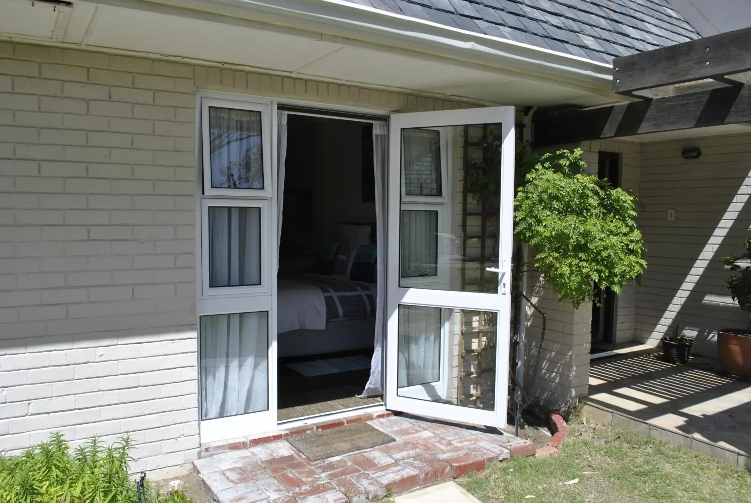 Deluxe Double Room (2 Adults + 1 Child) - single occupancy in Cotswold House Residence Deluxe Double Room (2 Adults + 1 Child) - single occupancy in Cotswold House Residence