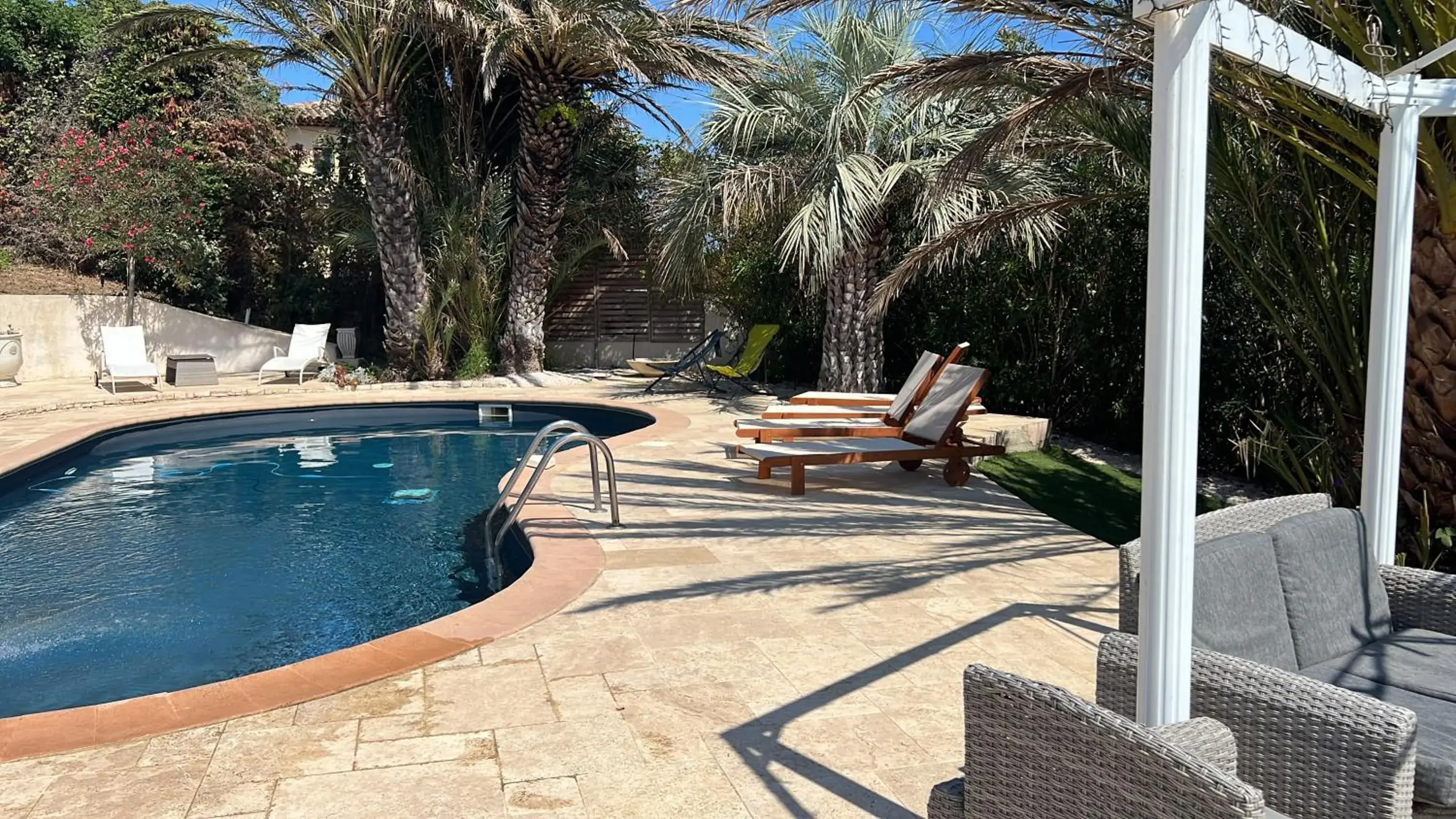 L'oasis-LES ISSAMBRES L'oasis-LES ISSAMBRES