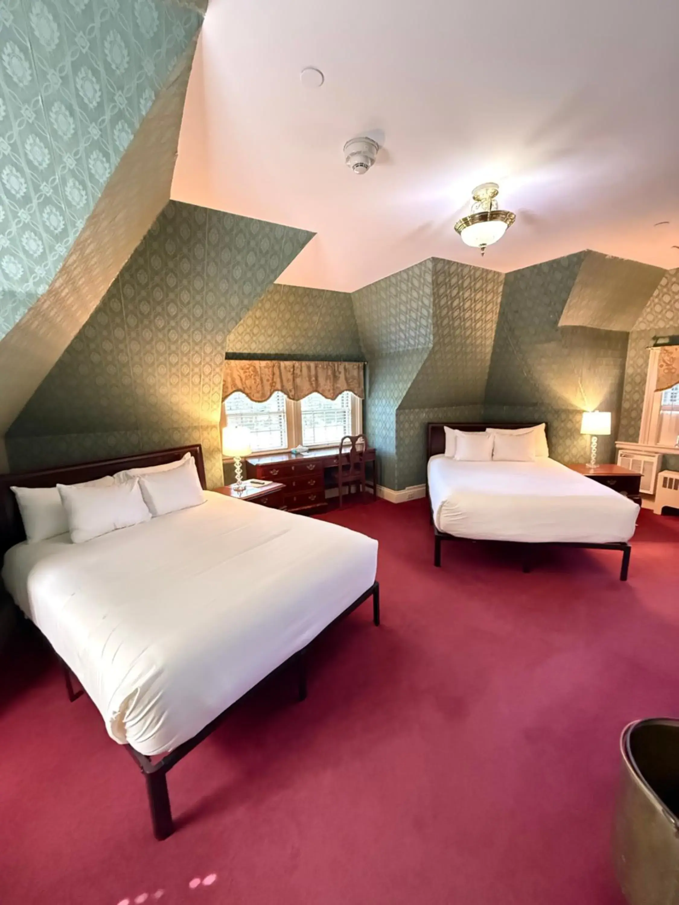 Room 35 Double Deluxe Manor Room with Fireplace - Breakfast and Dinner Included in Stonehurst Manor Breakfast & Dinner Included Room 35 Double Deluxe Manor Room with Fireplace - Breakfast and Dinner Included in Stonehurst Manor Breakfast & Dinner Included