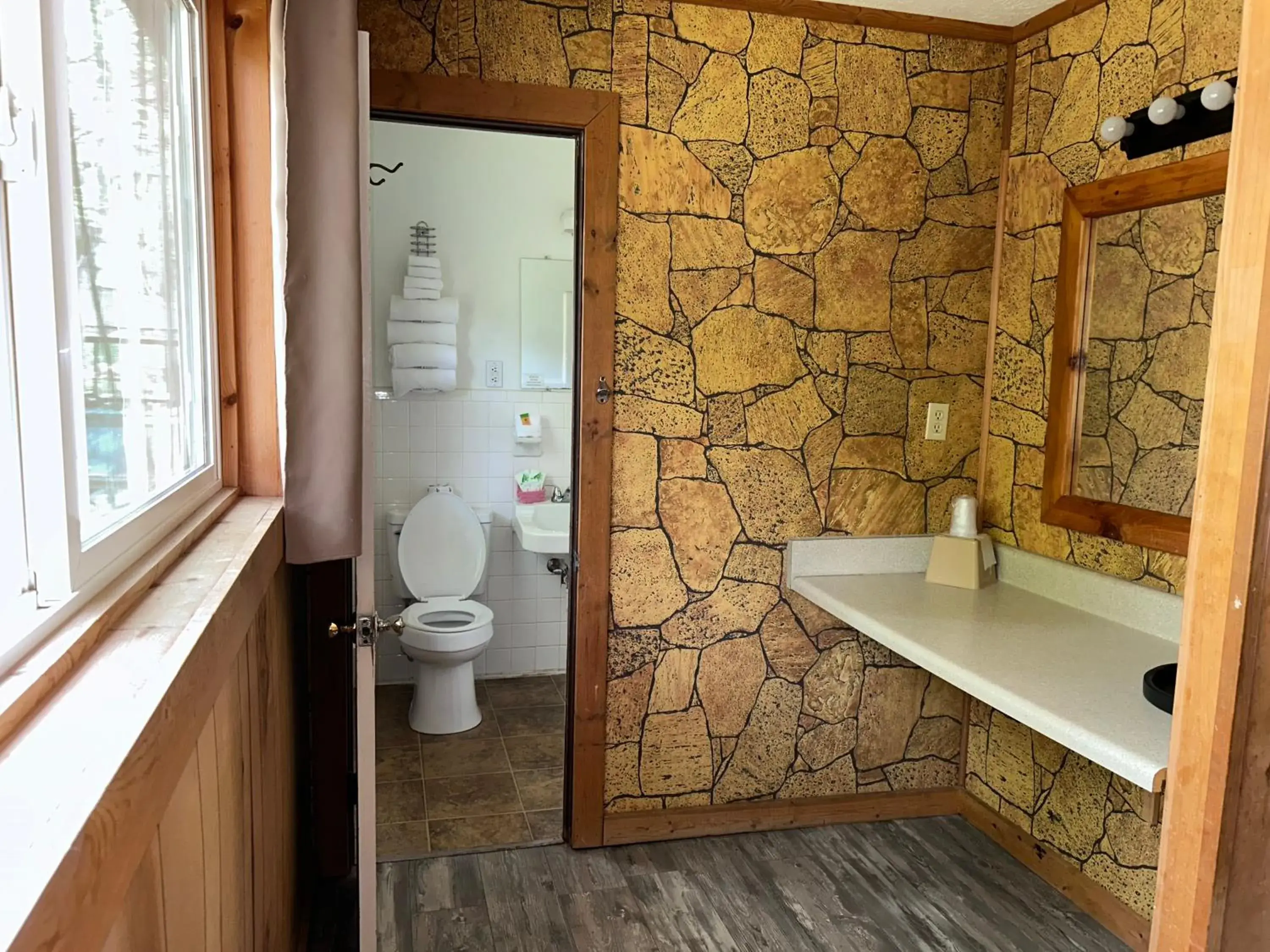 Standard Double Room in Stony Creek Motel Standard Double Room in Stony Creek Motel