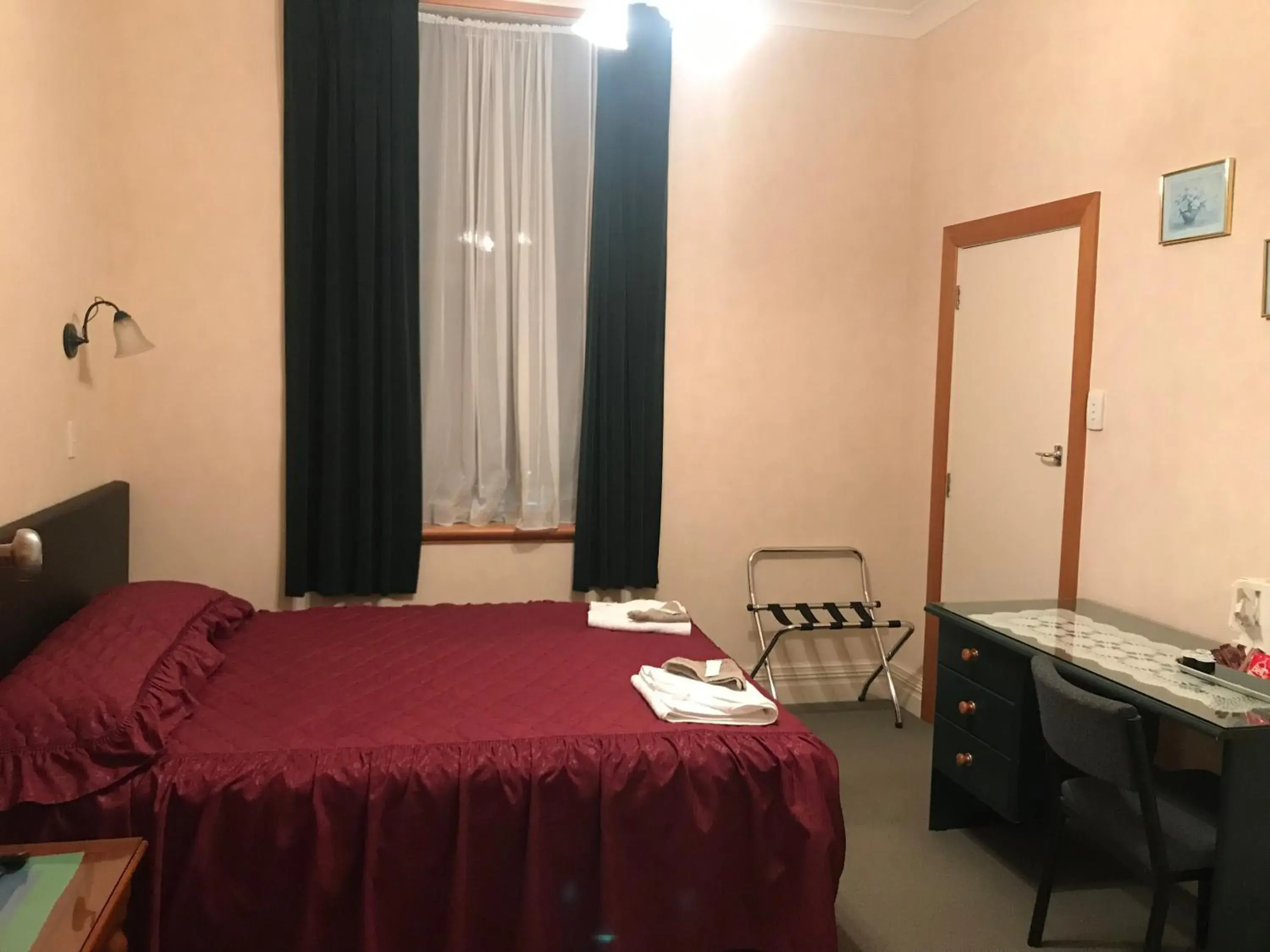 Double Room with Private Bathroom in Feilding Hotel Double Room with Private Bathroom in Feilding Hotel