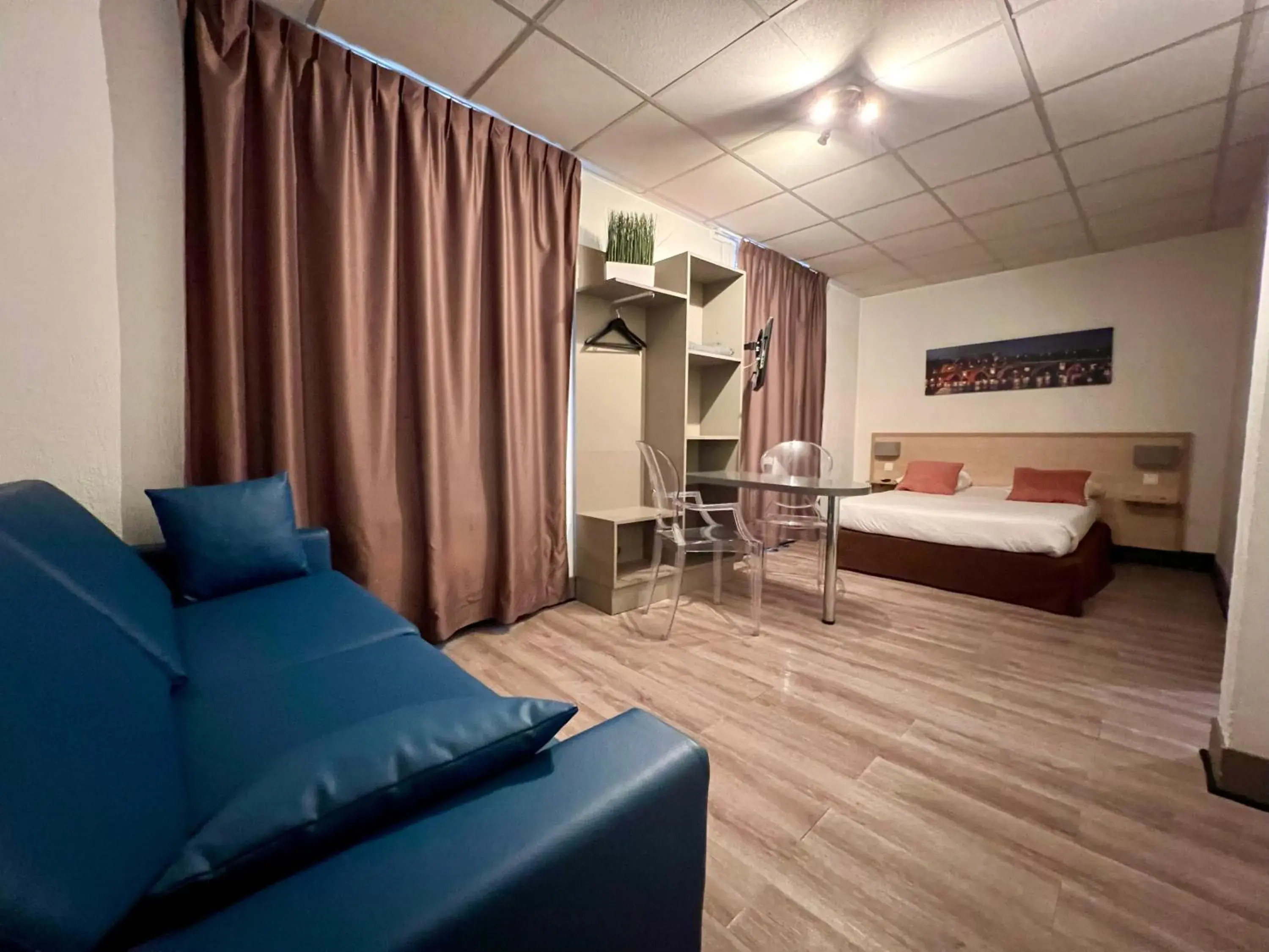 Junior Suite in Hôtel Vol de Nuit Purpan Junior Suite in Hôtel Vol de Nuit Purpan