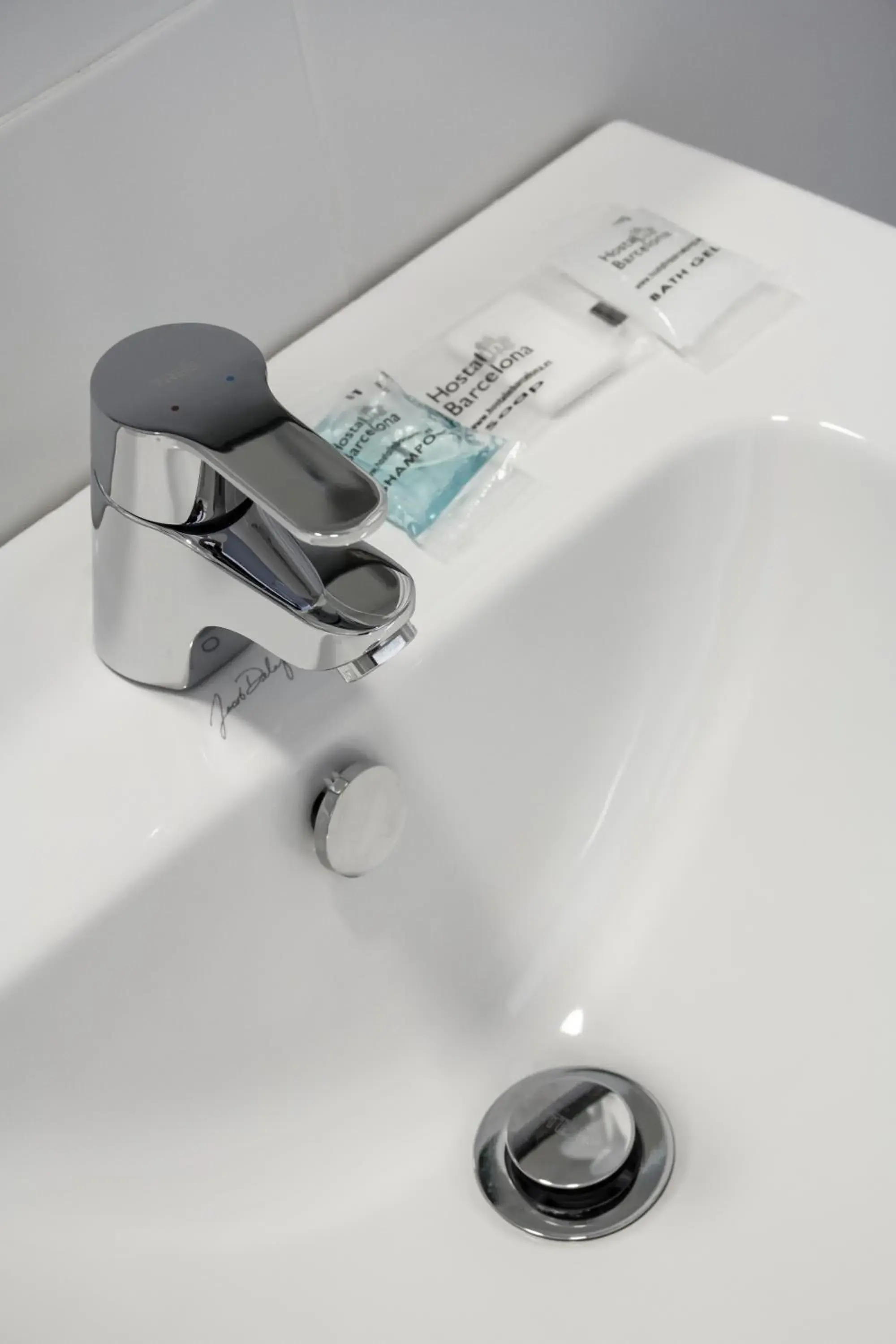 Superior Double Room in Hostalin Barcelona Gran Via Superior Double Room in Hostalin Barcelona Gran Via