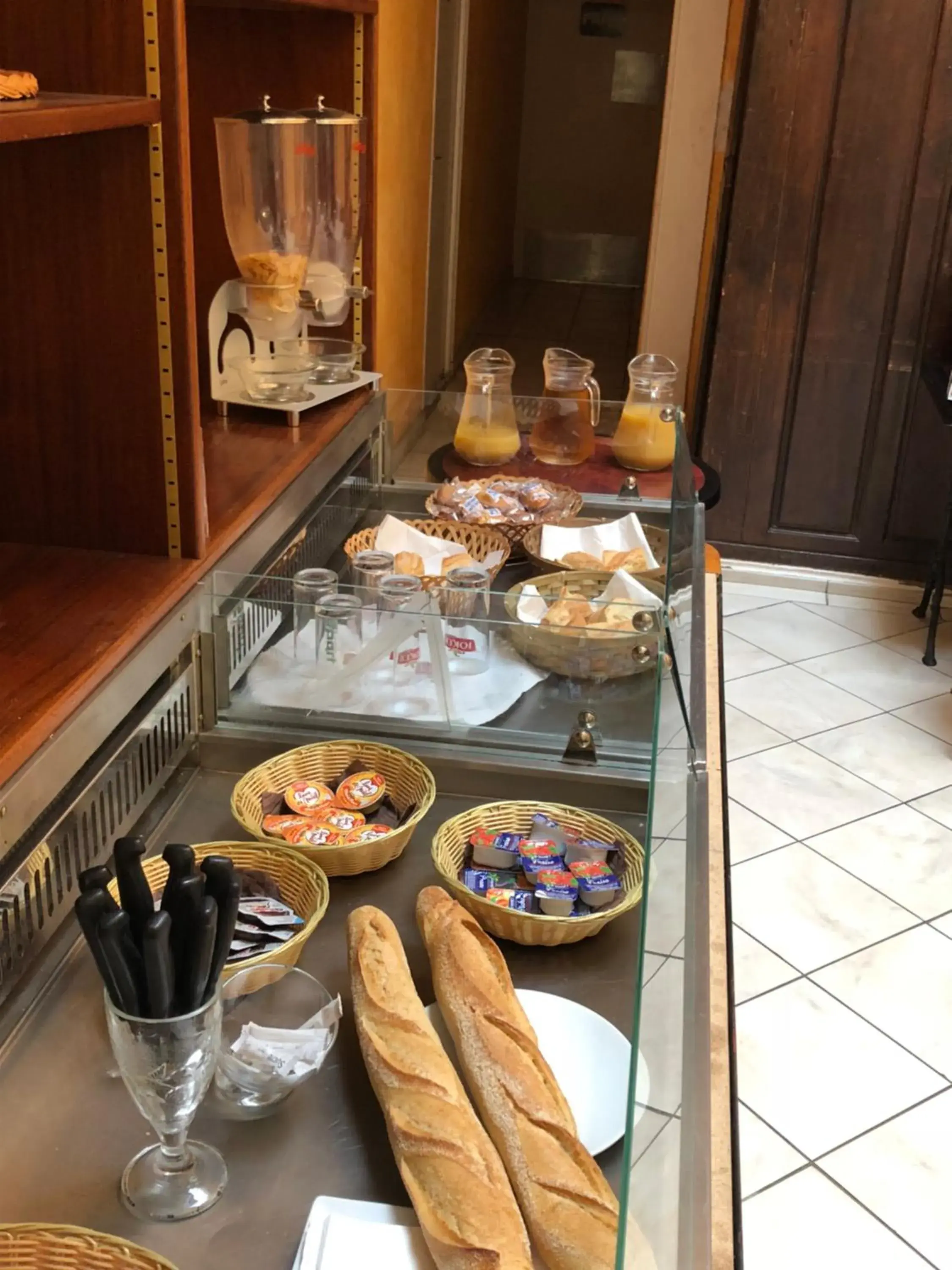 Double Room with Private External Bathroom in Hôtel Des Arceaux Double Room with Private External Bathroom in Hôtel Des Arceaux