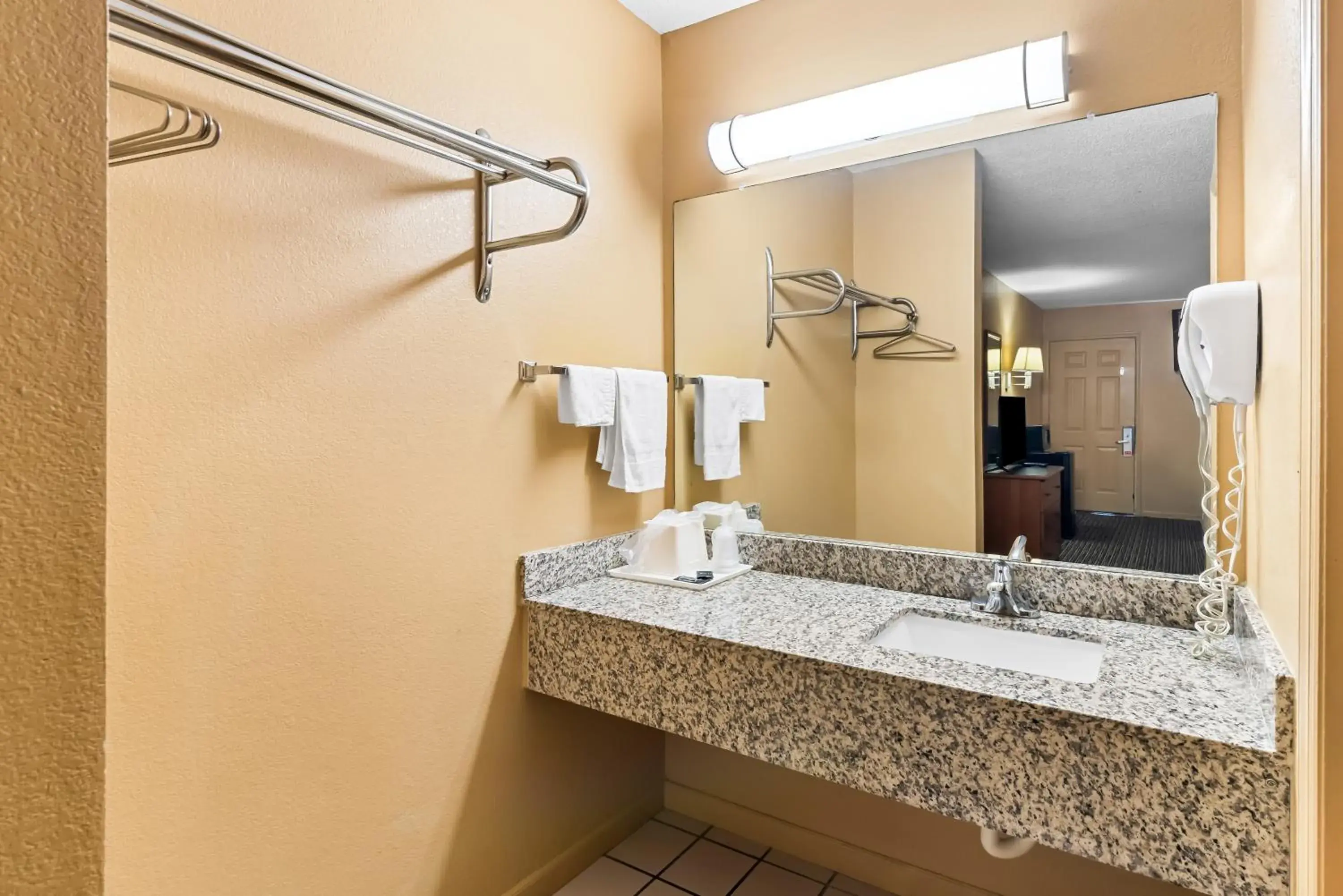 Double Room with Two Double Beds - Smoking in America's Best Value Inn-Athens Double Room with Two Double Beds - Smoking in America's Best Value Inn-Athens