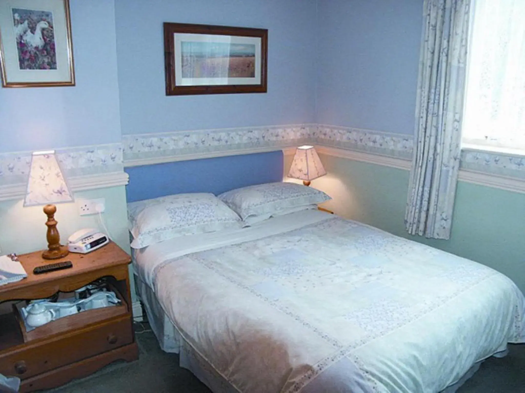 Double Room - Ground Floor in Compton House Double Room - Ground Floor in Compton House