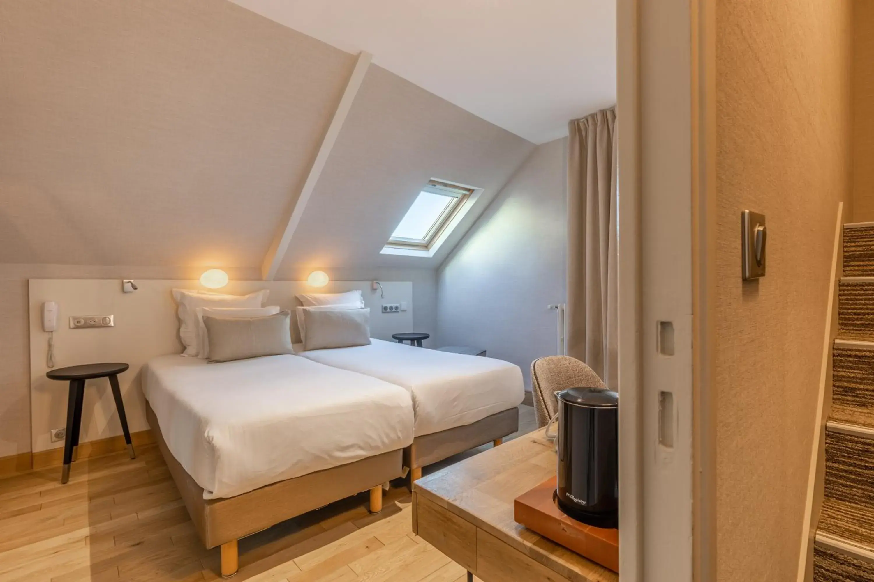 Non Sea View Triple Room in Hotel Kyriad Saint Malo Centre Plage Non Sea View Triple Room in Hotel Kyriad Saint Malo Centre Plage