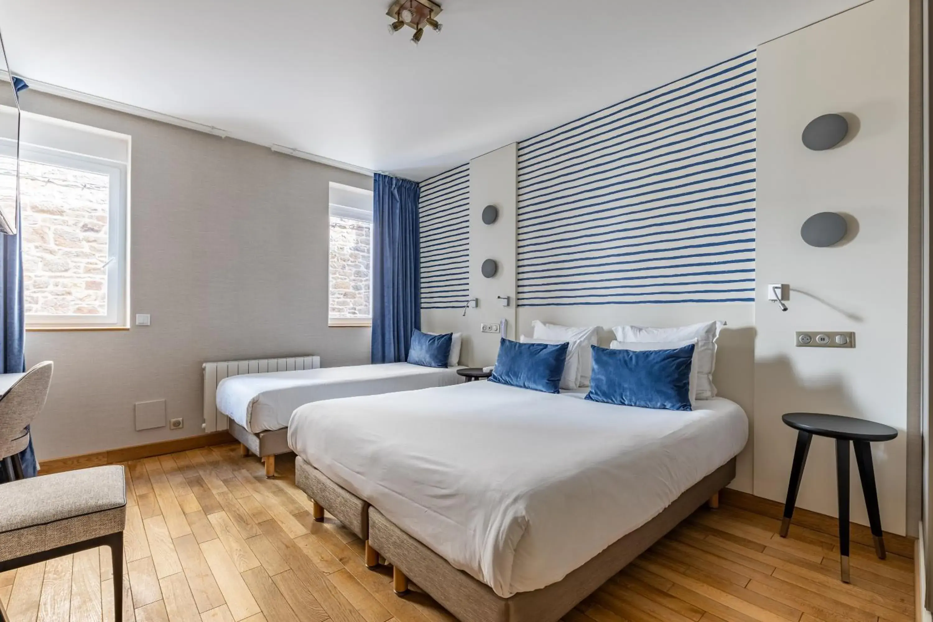 Non Sea View Apartment (5 Adults) in Hotel Kyriad Saint Malo Centre Plage Non Sea View Apartment (5 Adults) in Hotel Kyriad Saint Malo Centre Plage