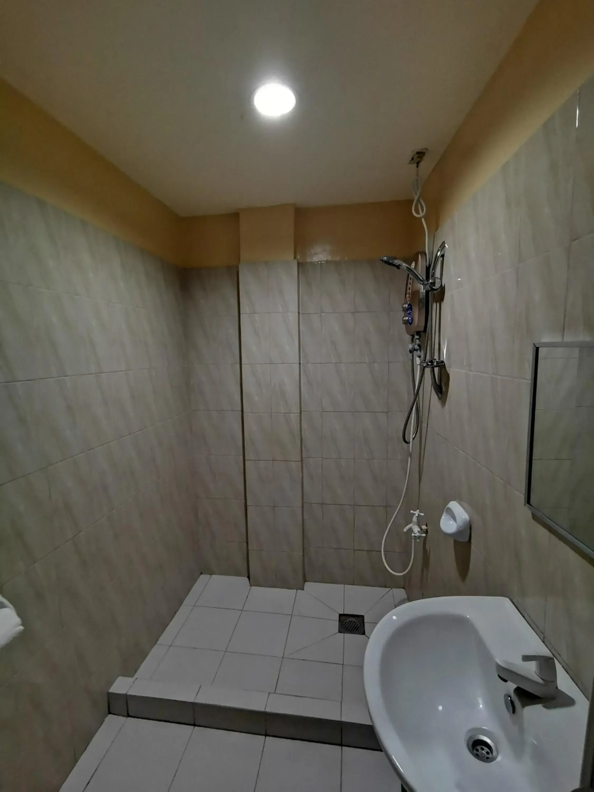 10-Bed Mixed Dormitory Room in Ging-Ging Tourist Inn 10-Bed Mixed Dormitory Room in Ging-Ging Tourist Inn