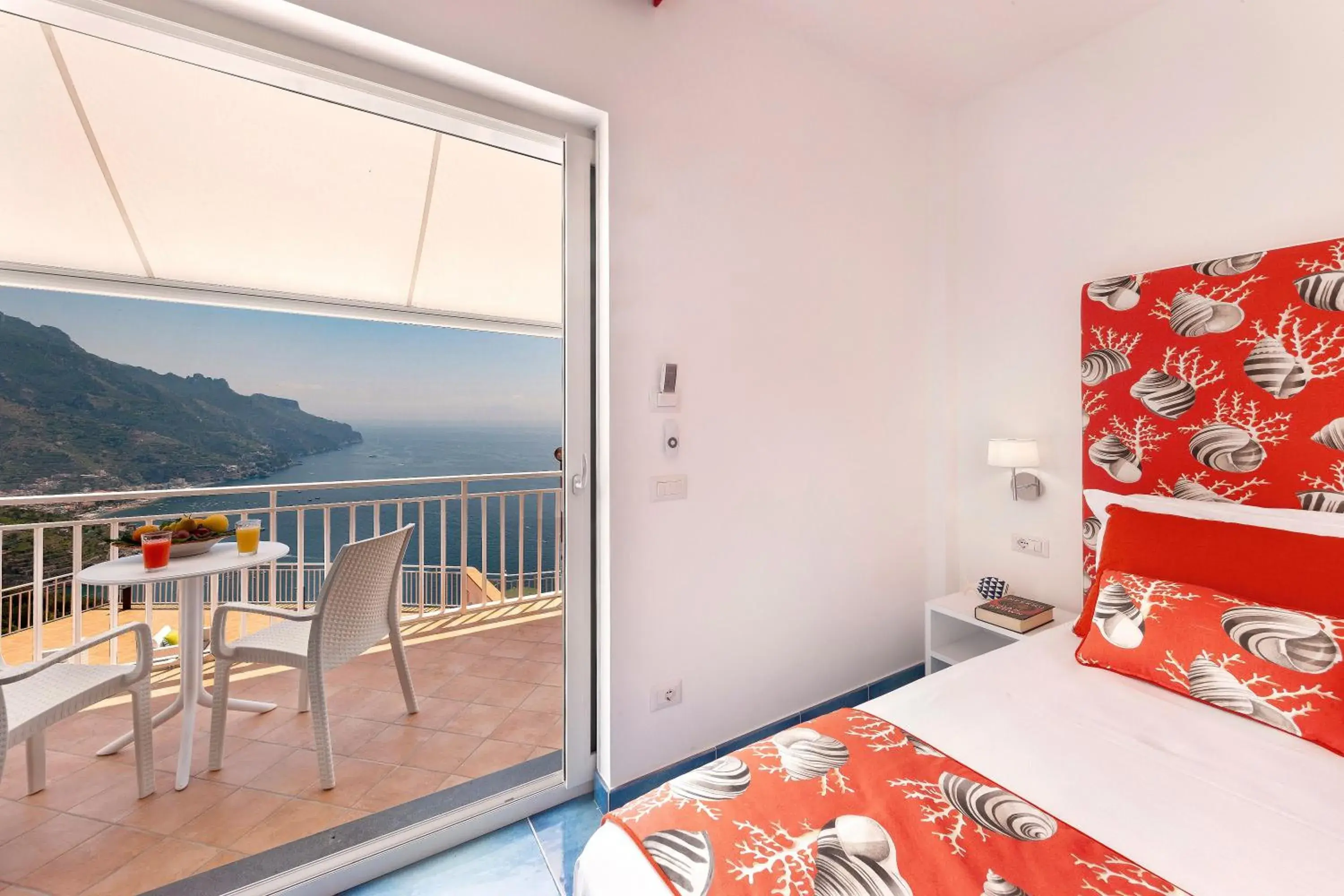 Deluxe Double Room with Balcony and Sea View in Gala Residence Villa Giovanna Deluxe Double Room with Balcony and Sea View in Gala Residence Villa Giovanna
