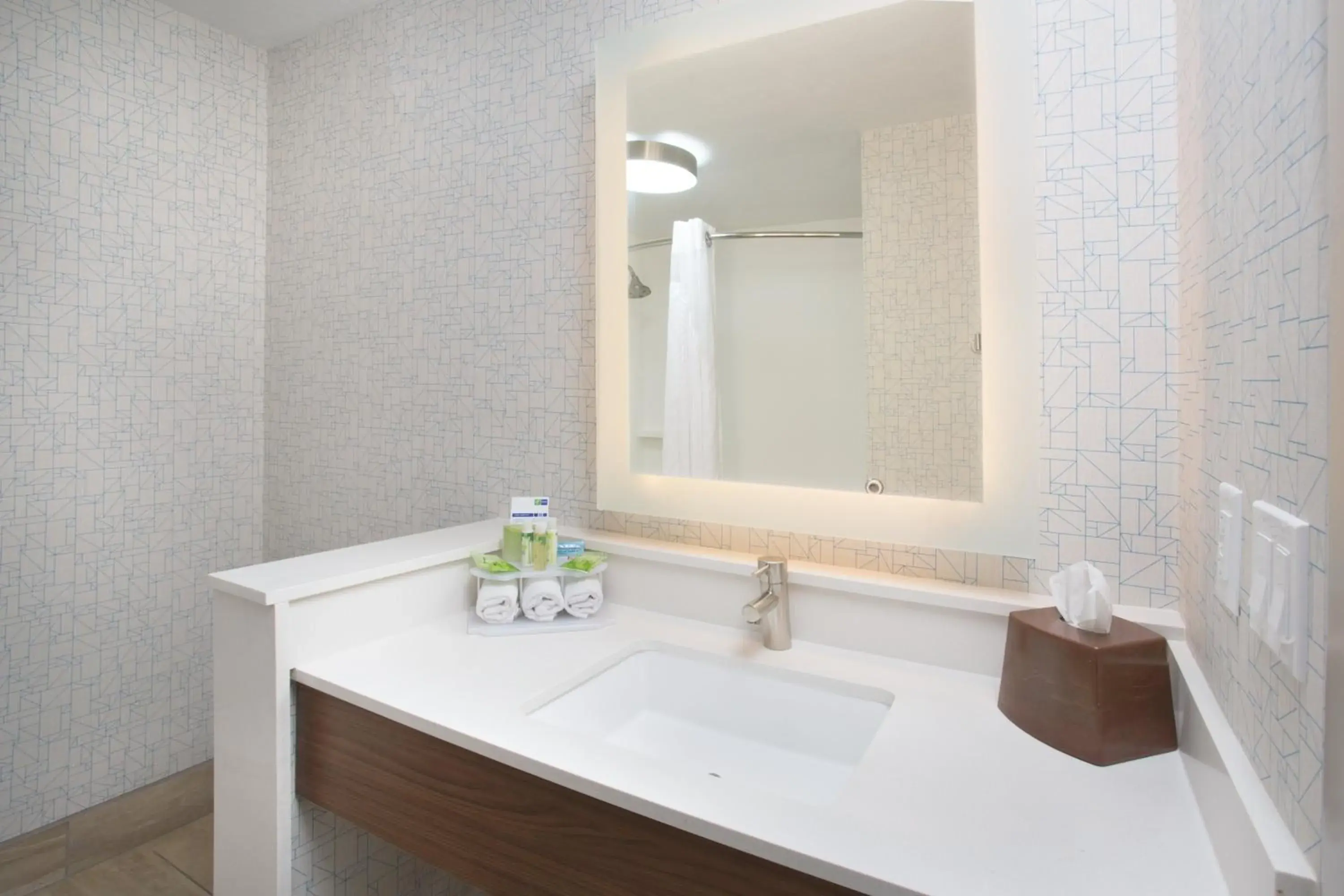 Standard Queen Room with Two Queen Beds and Mobility Accessible Tub in Holiday Inn Express Salt Lake City Downtown by IHG Standard Queen Room with Two Queen Beds and Mobility Accessible Tub in Holiday Inn Express Salt Lake City Downtown by IHG