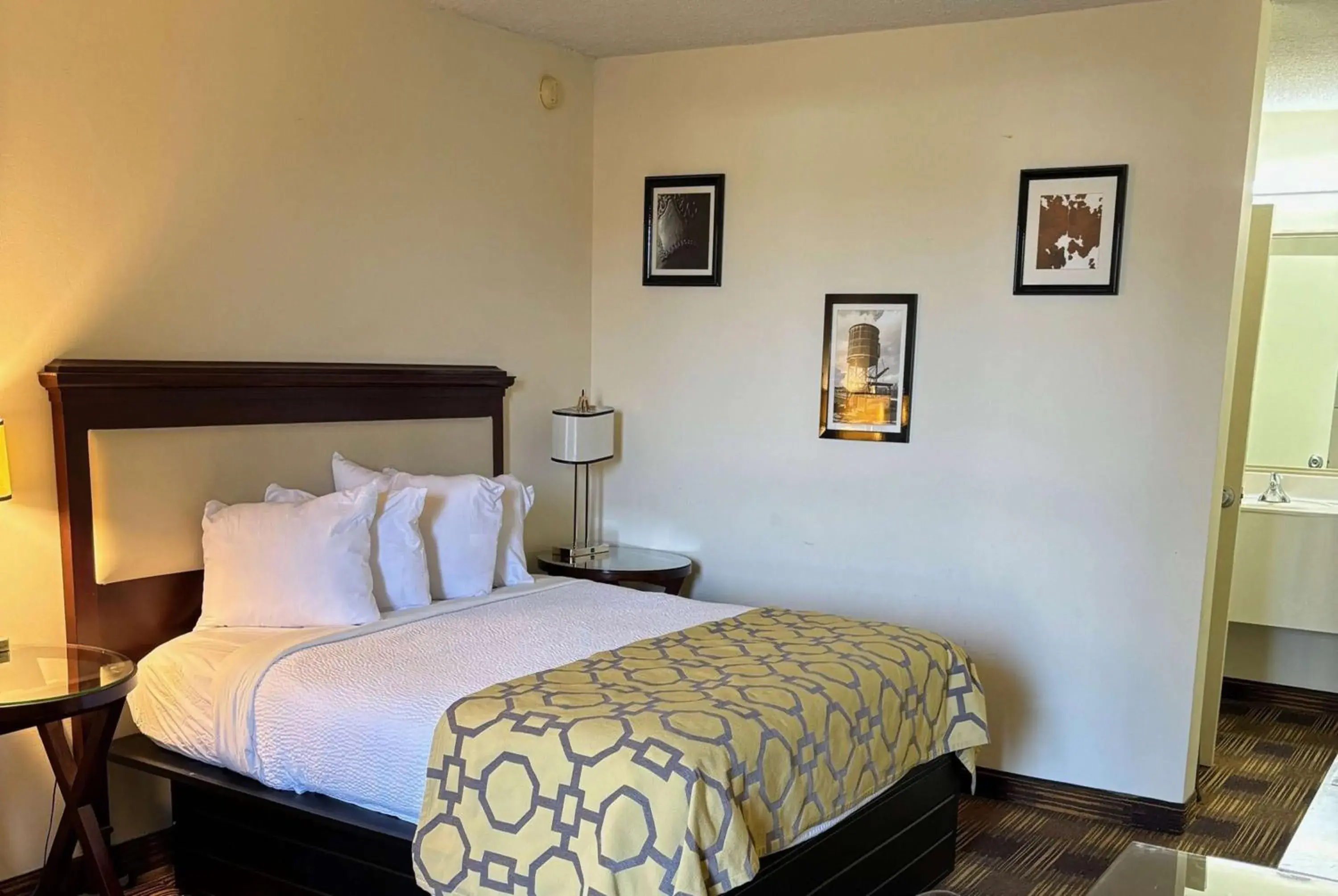 King Room - Non-Smoking in Baymont by Wyndham Johnson City King Room - Non-Smoking in Baymont by Wyndham Johnson City