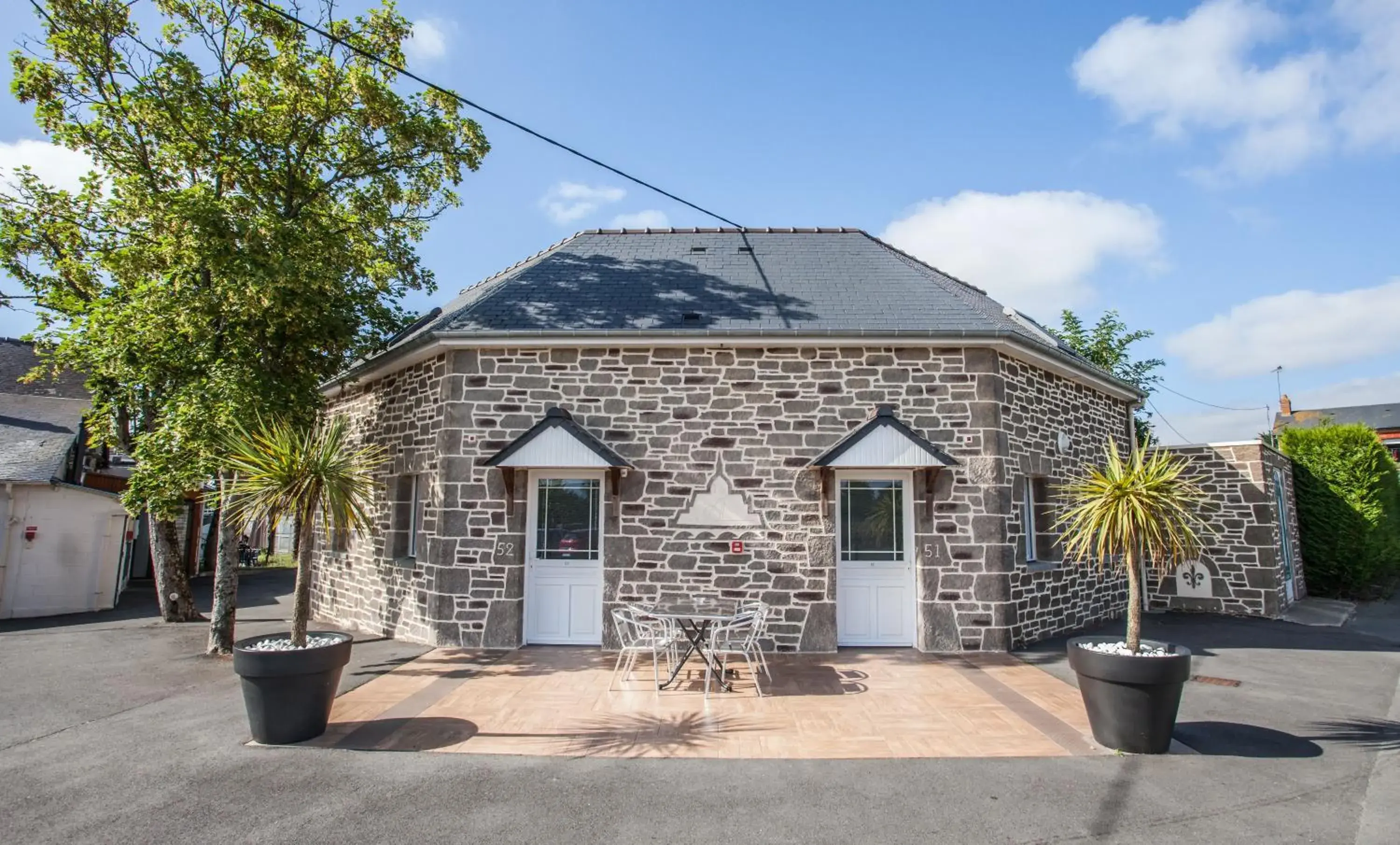 Triple Room in Les Treize Assiettes - Hôtel & Restaurant Triple Room in Les Treize Assiettes - Hôtel & Restaurant