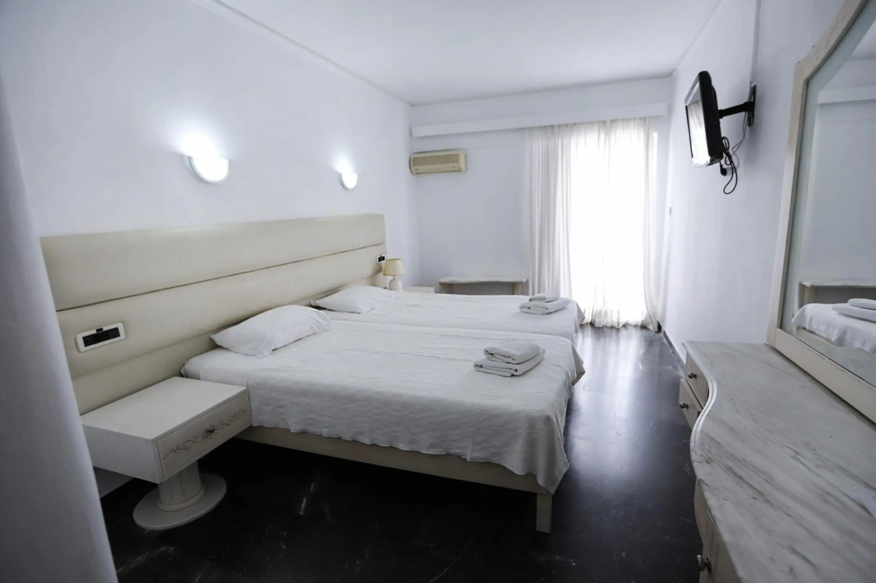 Standard Triple Room in Aeolos Bay Tinos Standard Triple Room in Aeolos Bay Tinos