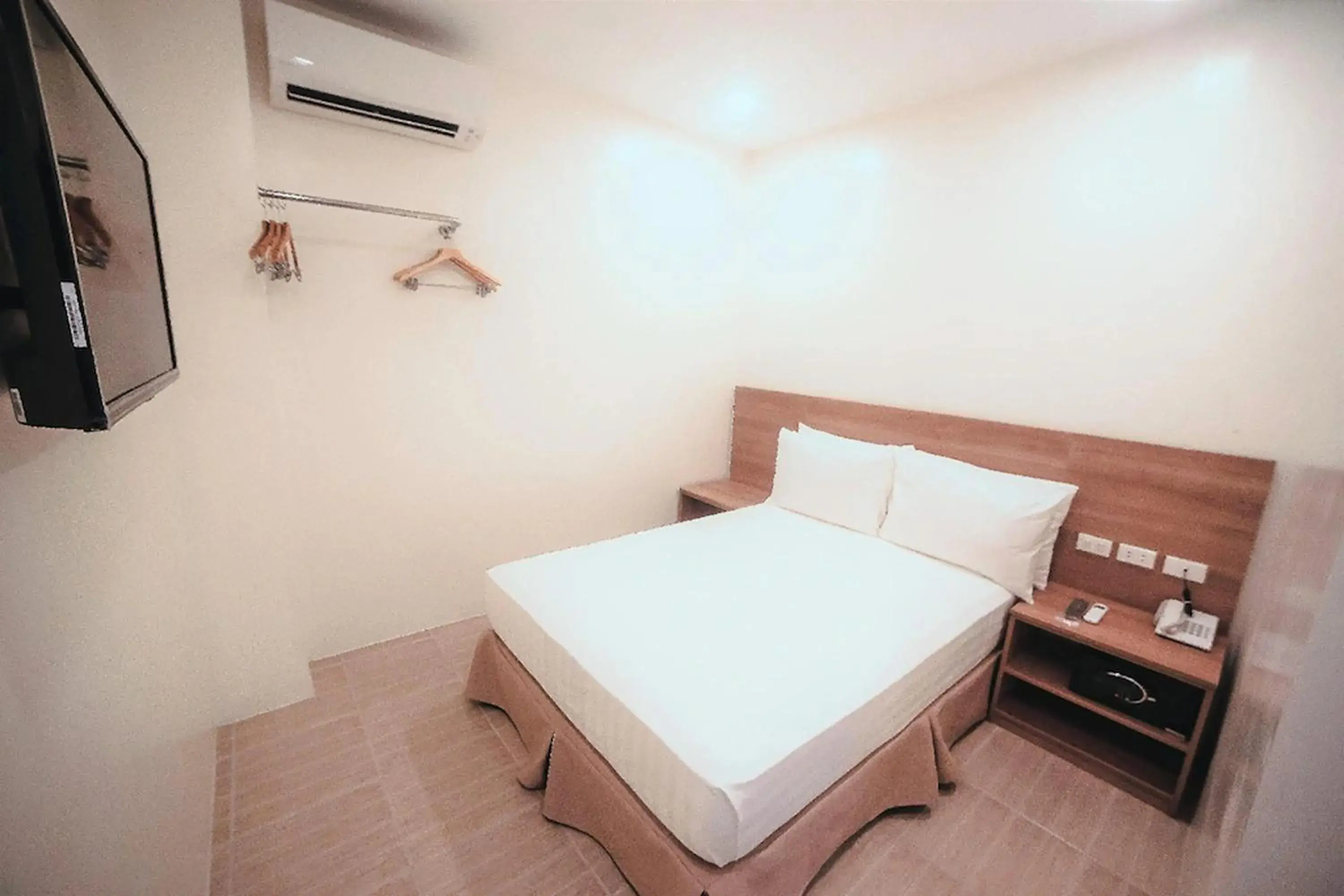 Standard Double Room in Trip Inn Legazpi City near Airport Standard Double Room in Trip Inn Legazpi City near Airport