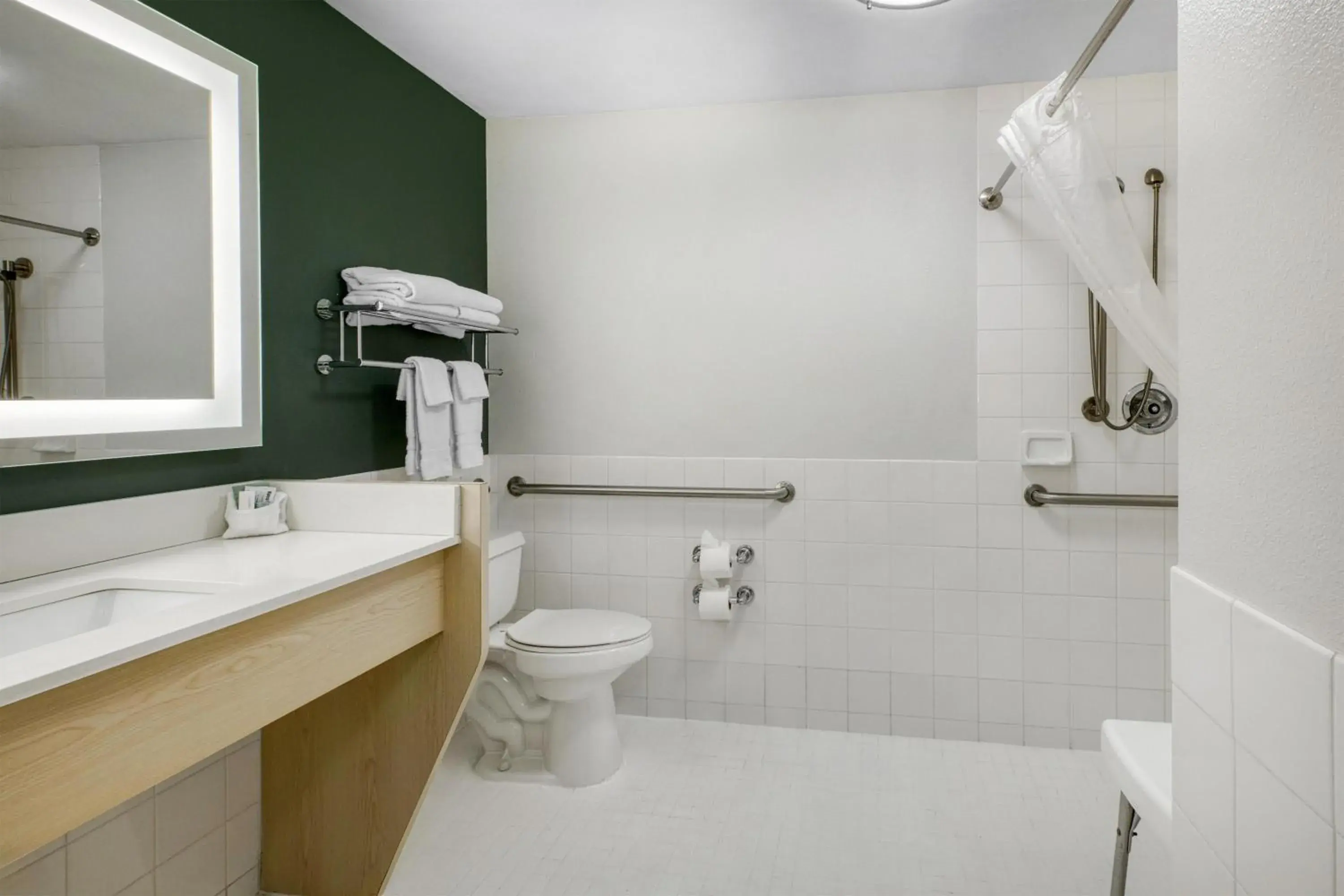 Queen Room with Two Queen Beds and Walk-in Shower - Disability Access in Best Western Portland West Beaverton Queen Room with Two Queen Beds and Walk-in Shower - Disability Access in Best Western Portland West Beaverton