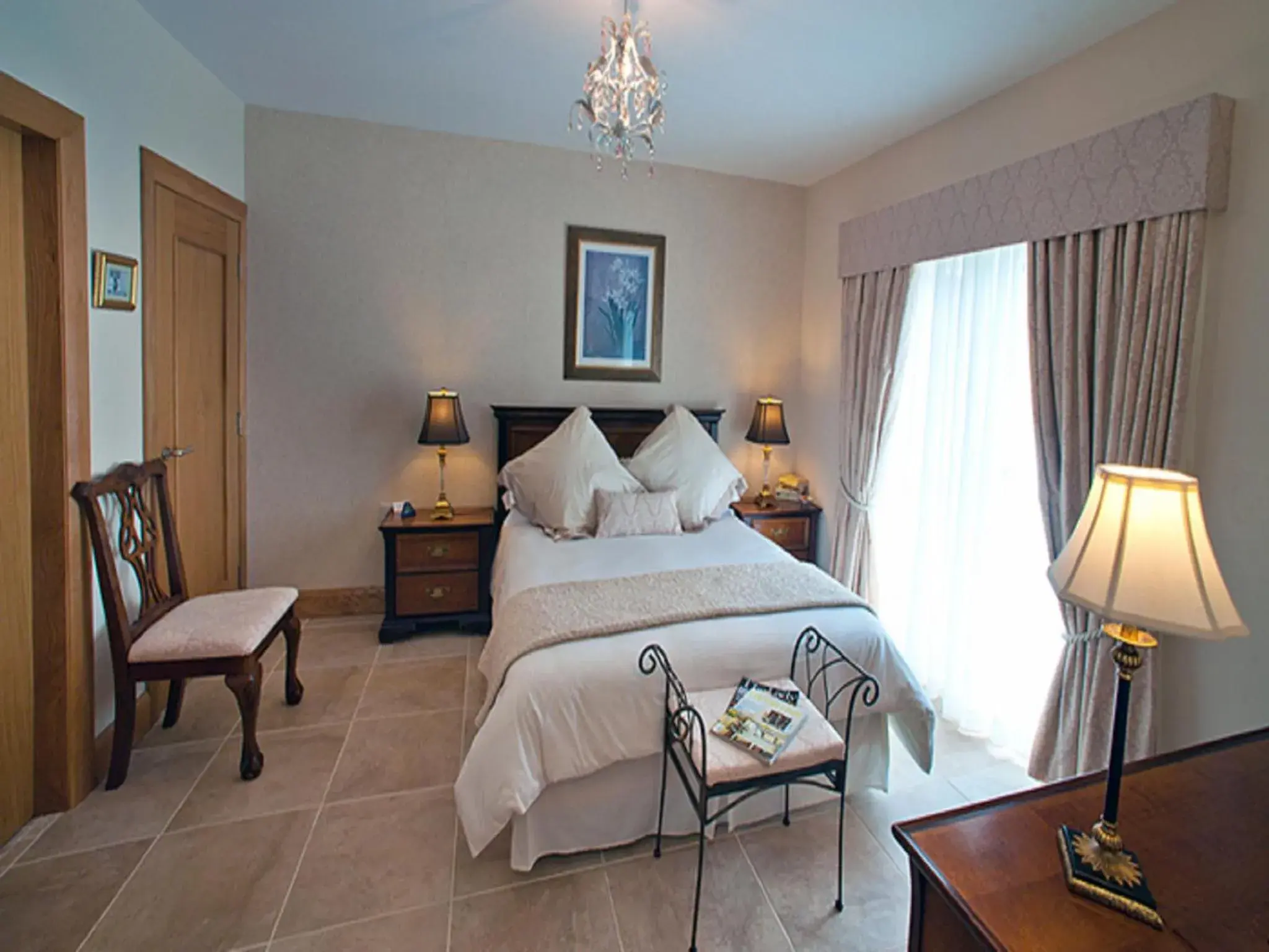 King Room in Crowfield Country House King Room in Crowfield Country House