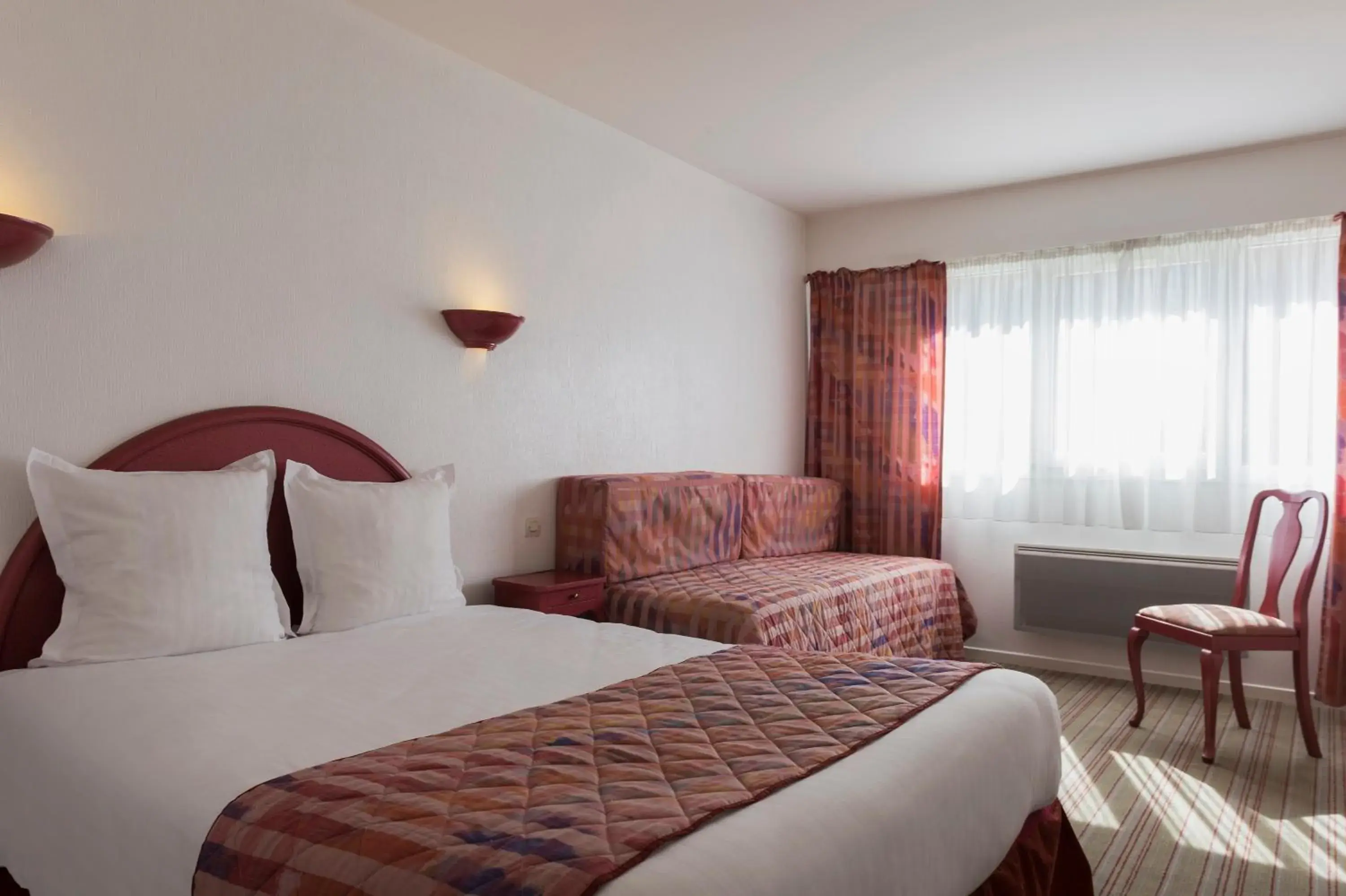 Superior Triple Room in LOGIS - Belle Hôtel, Lille-Ouest Superior Triple Room in LOGIS - Belle Hôtel, Lille-Ouest