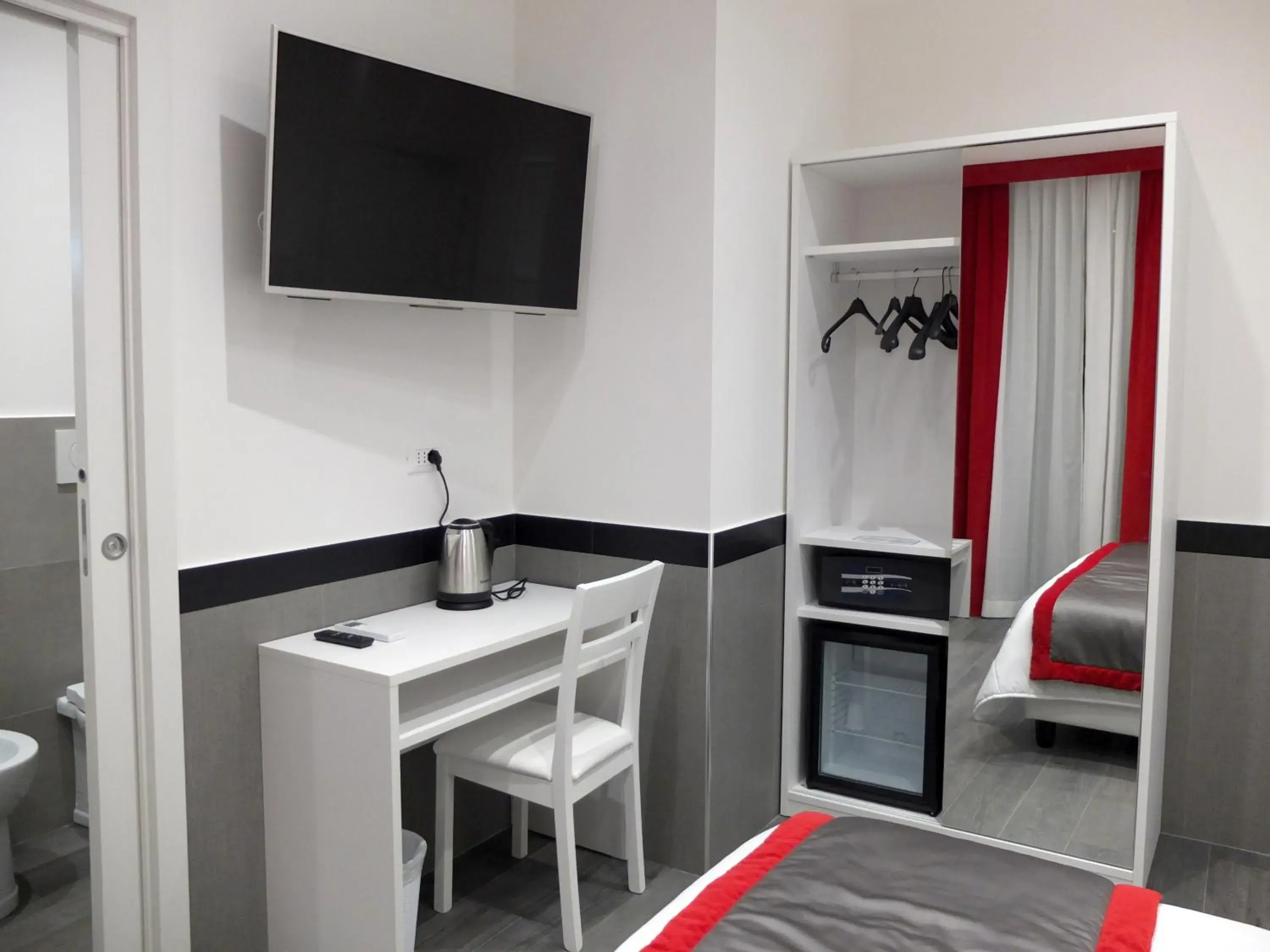 Deluxe Double or Twin Room in ASTORIA GOLDEN GATE Deluxe Double or Twin Room in ASTORIA GOLDEN GATE