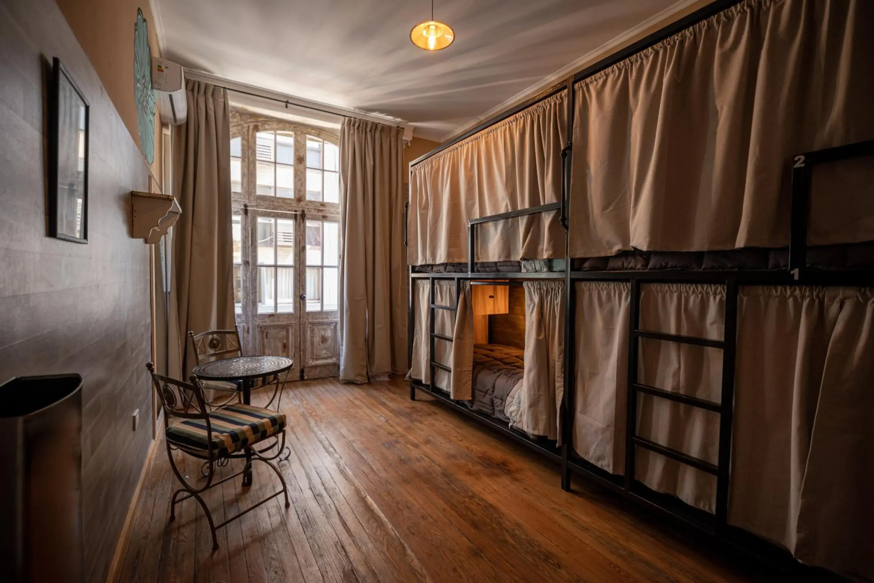 Bed in 4-Bed Mixed Dormitory Room in Che Juan Hostel BA Bed in 4-Bed Mixed Dormitory Room in Che Juan Hostel BA