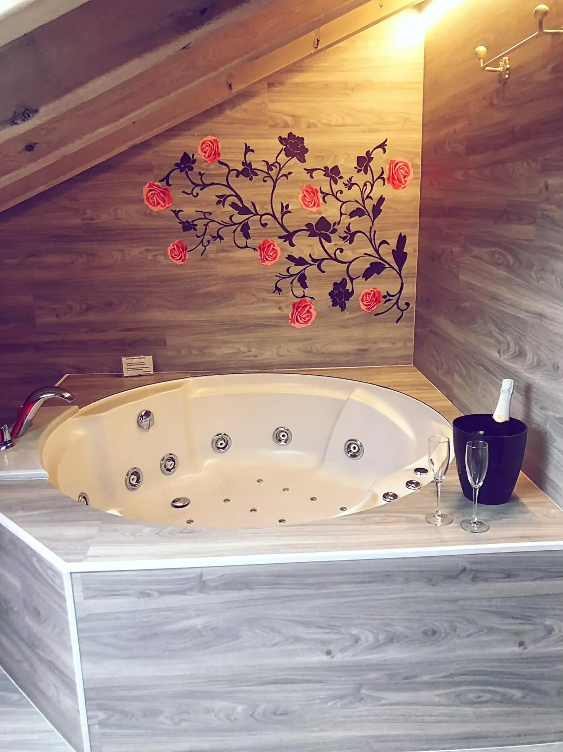 Suite with Double Hydromassage bath in Hotel Spa Casona La Hondonada Suite with Double Hydromassage bath in Hotel Spa Casona La Hondonada