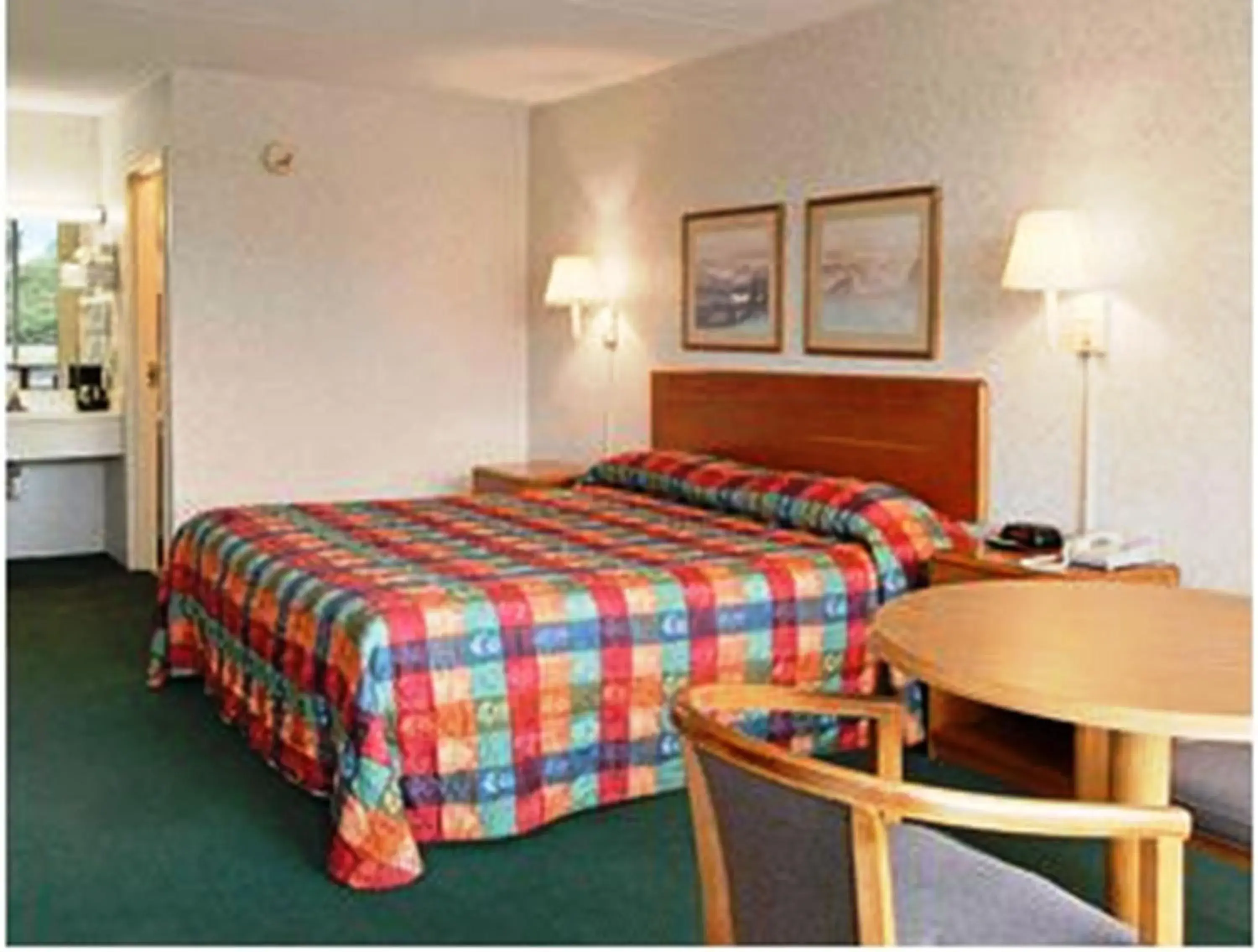 King Room - Non-Smoking in Days Inn by Wyndham Seneca-Clemson King Room - Non-Smoking in Days Inn by Wyndham Seneca-Clemson