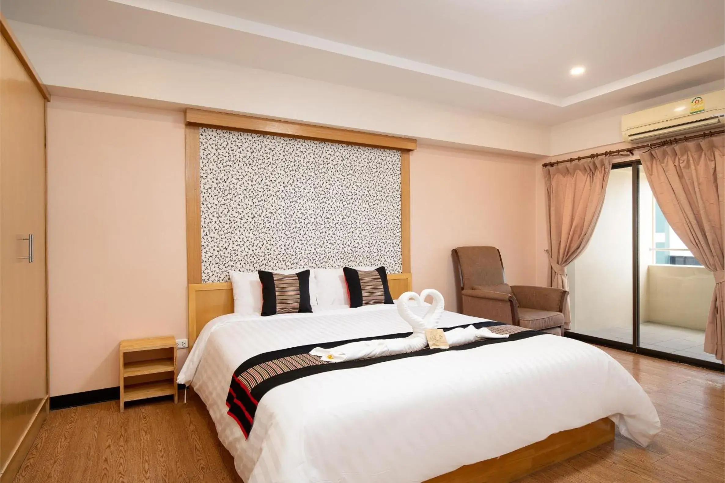 Superior Double Room in P-Park Hotel Bangkok Superior Double Room in P-Park Hotel Bangkok