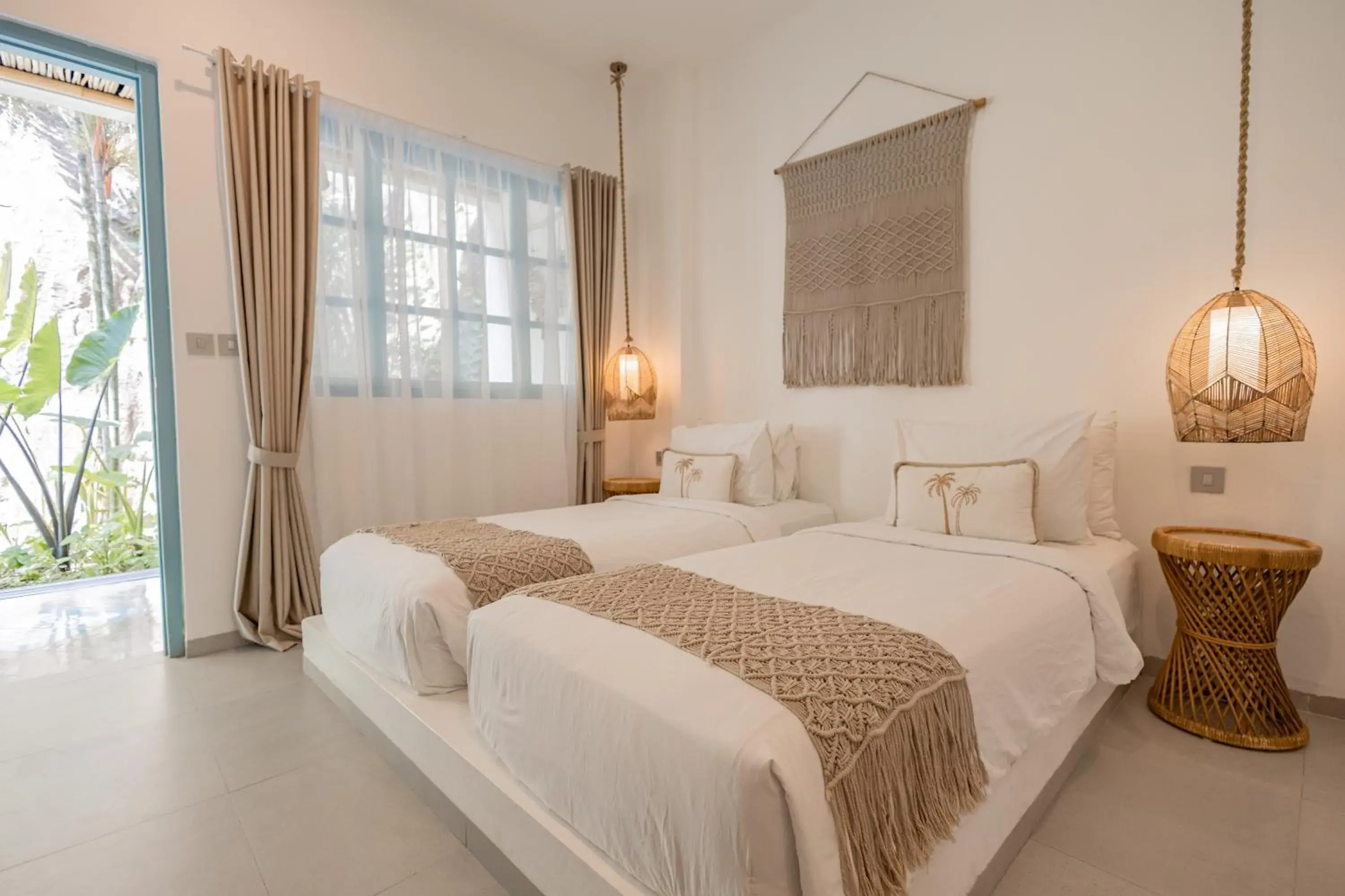 Twin Room with Private Bathroom in Seaesta Komodo Hotel & Hostel Twin Room with Private Bathroom in Seaesta Komodo Hotel & Hostel