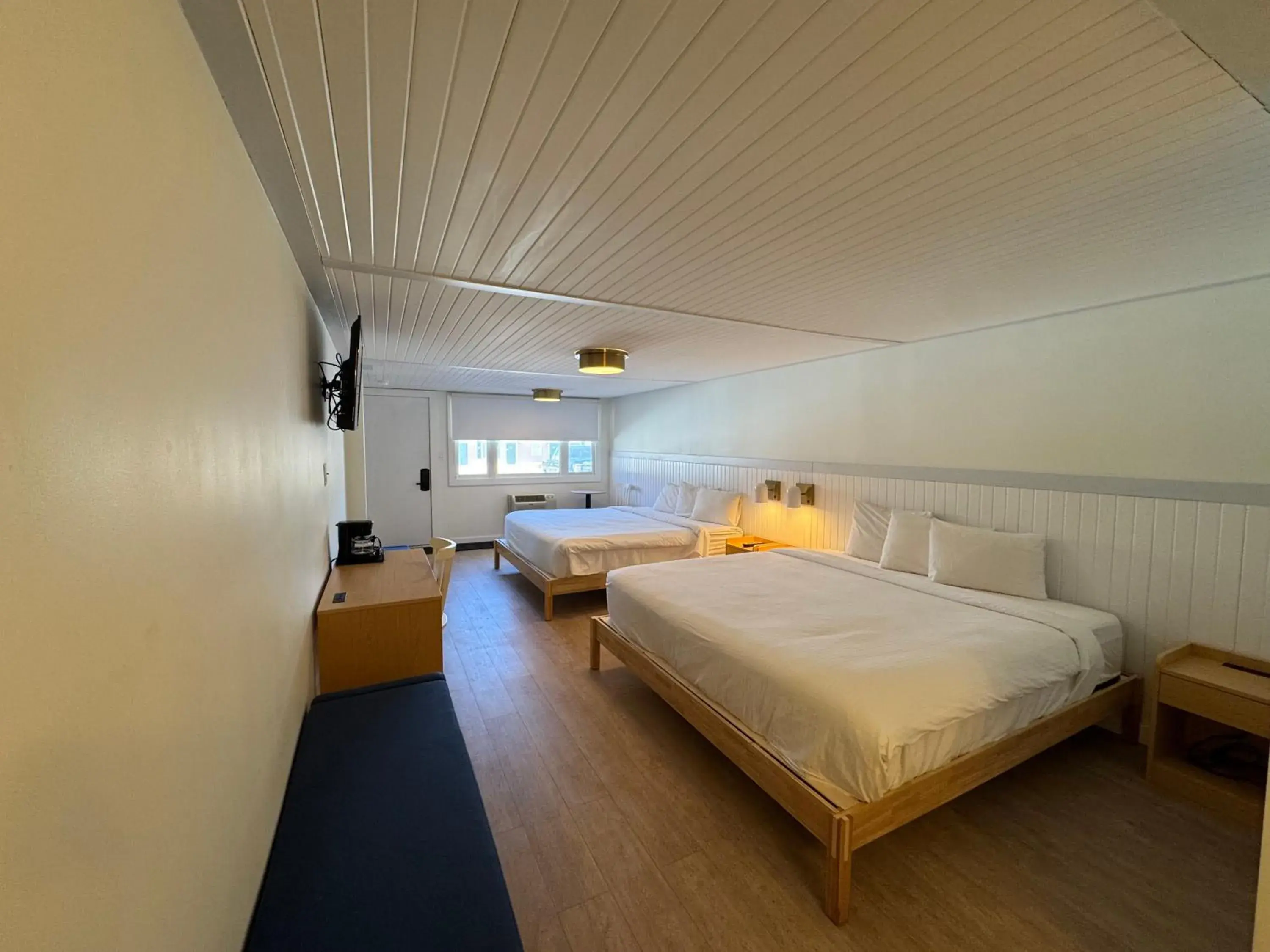 Deluxe King Room in Maple Leaf Inn Lake Placid Deluxe King Room in Maple Leaf Inn Lake Placid