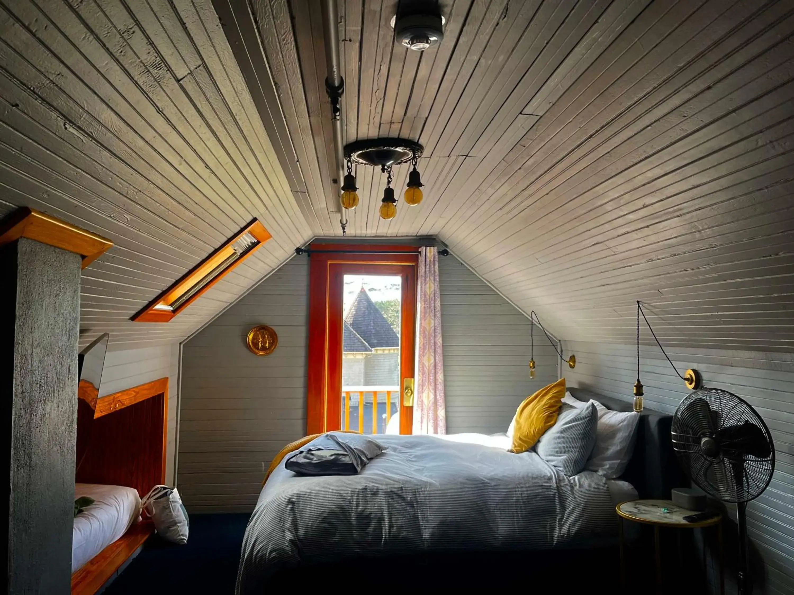 Standard Queen Room in Shelburne Hotel Standard Queen Room in Shelburne Hotel