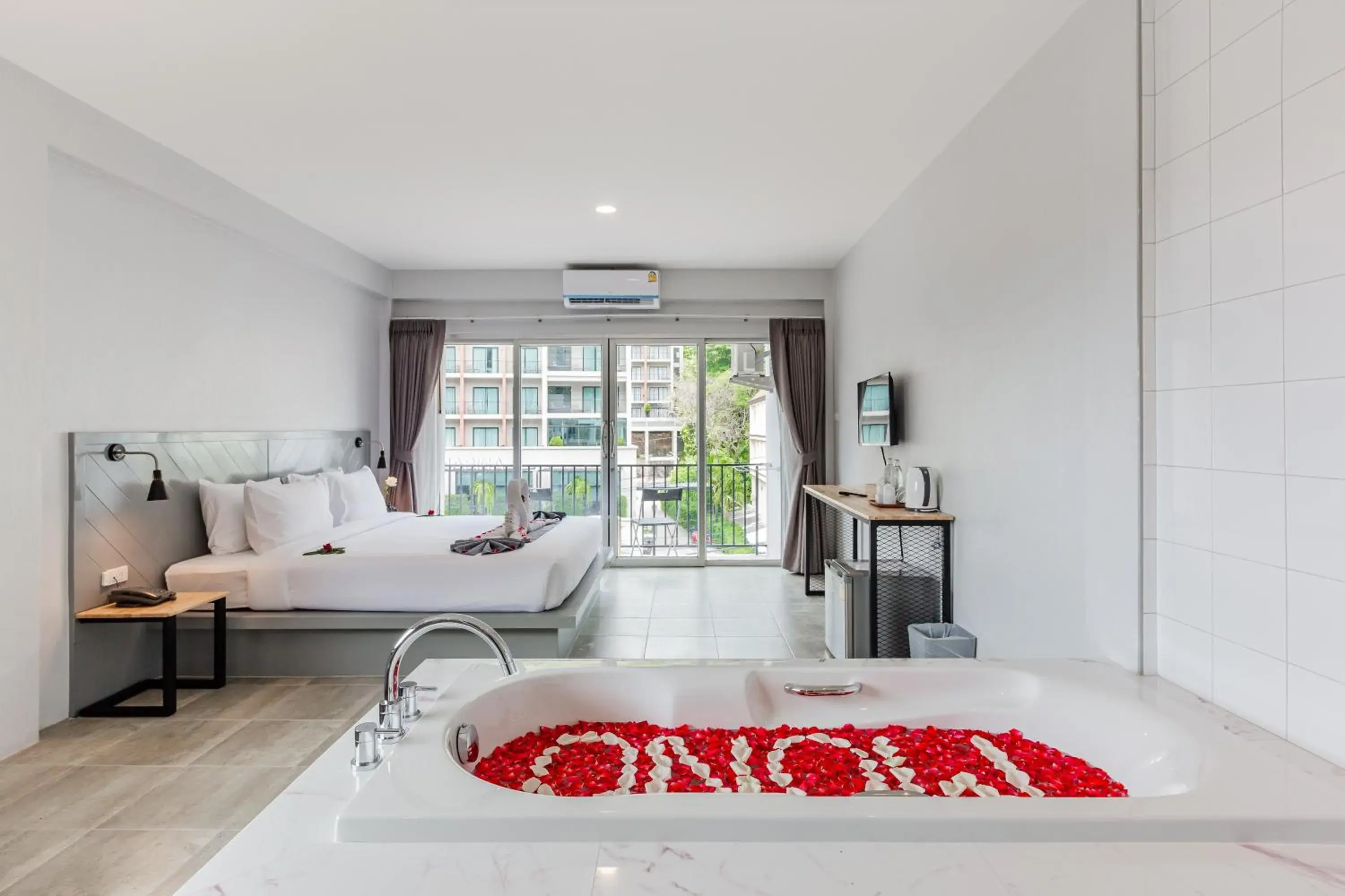 Deluxe Double Room with Bath in Monotel Aonang Deluxe Double Room with Bath in Monotel Aonang