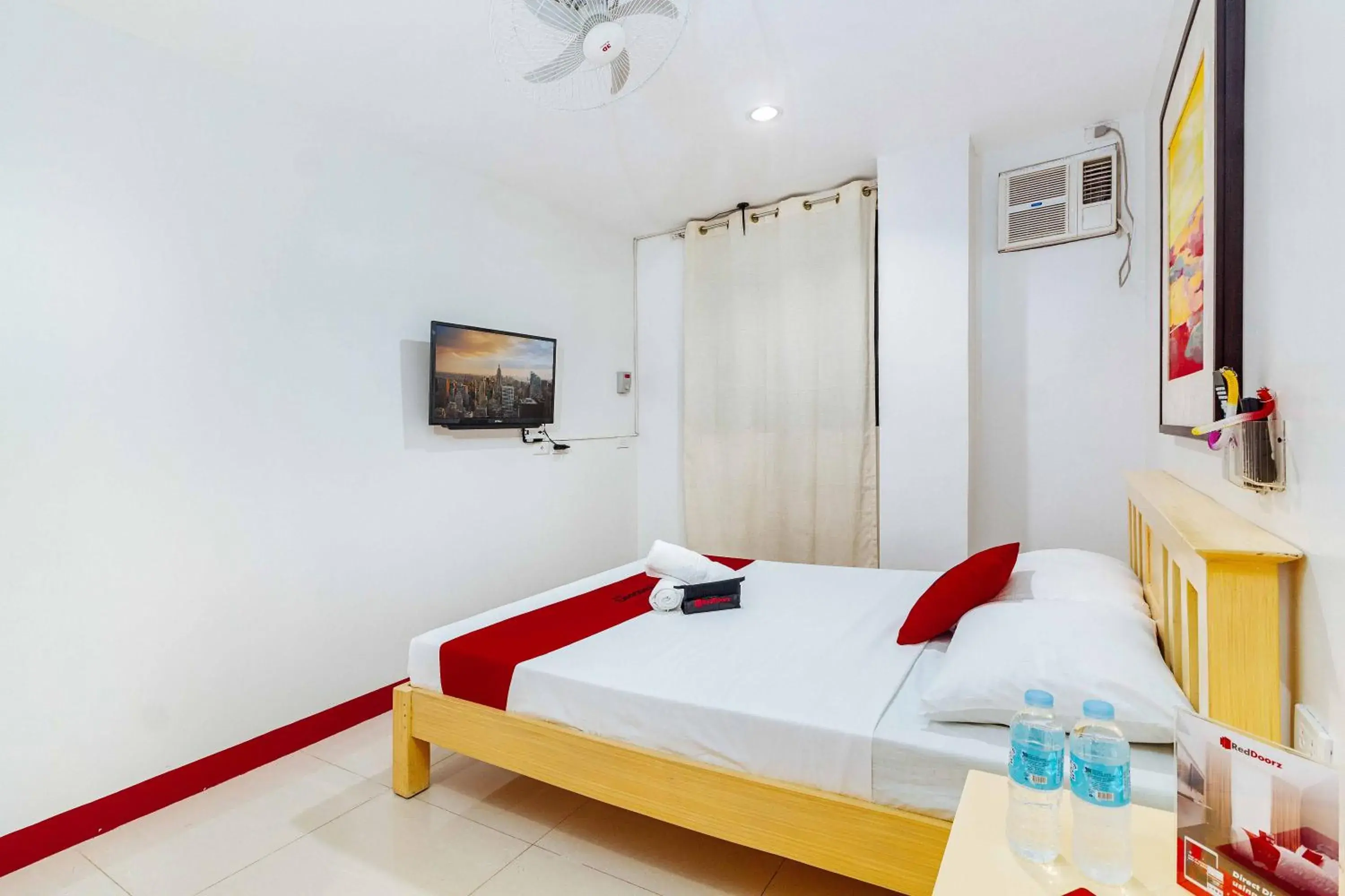 Double Room in RedDoorz near Cebu Metropolitan Cathedral Double Room in RedDoorz near Cebu Metropolitan Cathedral