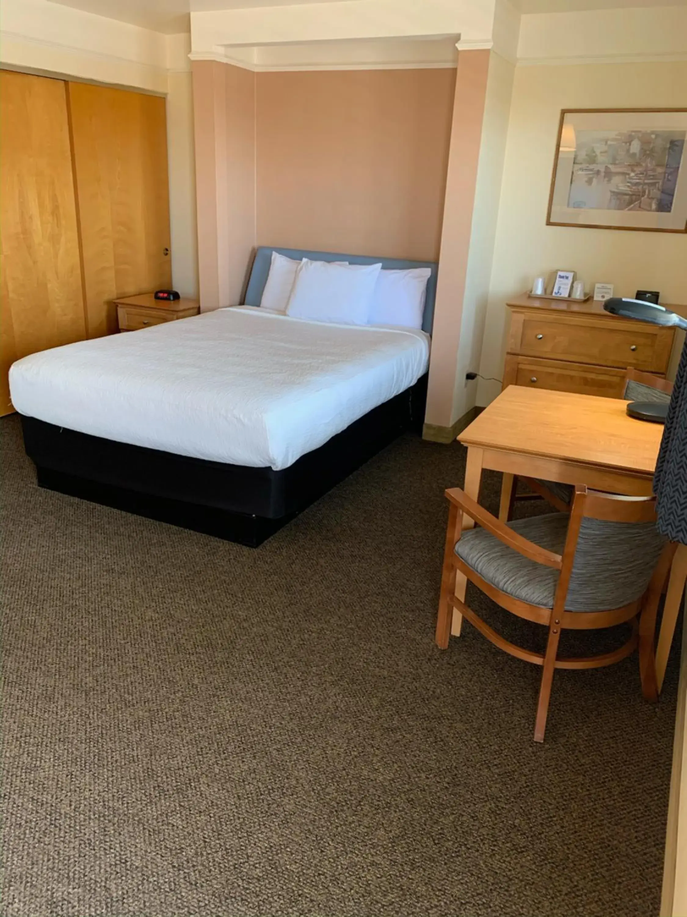 Queen Room in Seabird Lodge Fort Bragg Queen Room in Seabird Lodge Fort Bragg