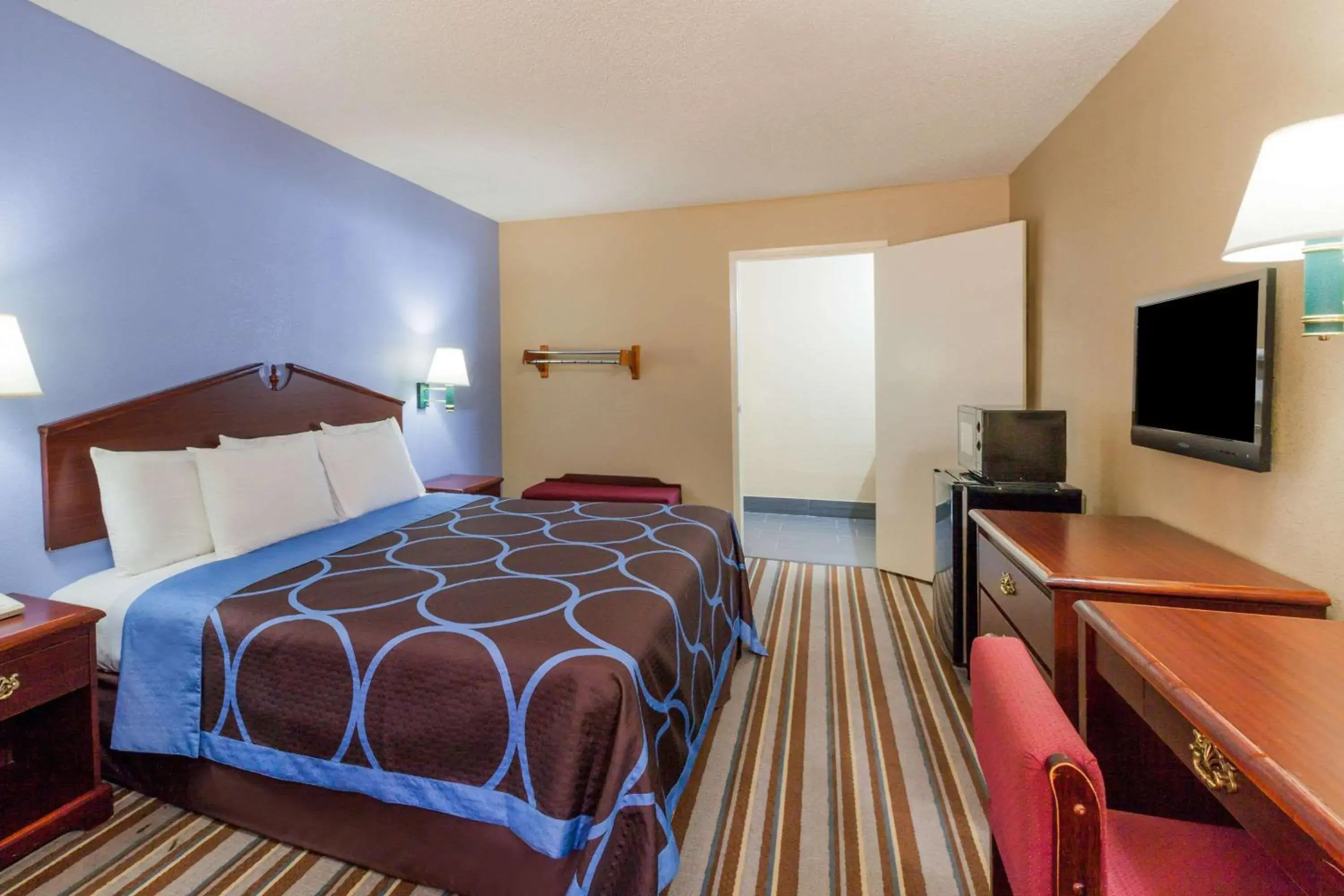 King Room - Non-Smoking in Super 8 by Wyndham Mt. Pleasant TX King Room - Non-Smoking in Super 8 by Wyndham Mt. Pleasant TX