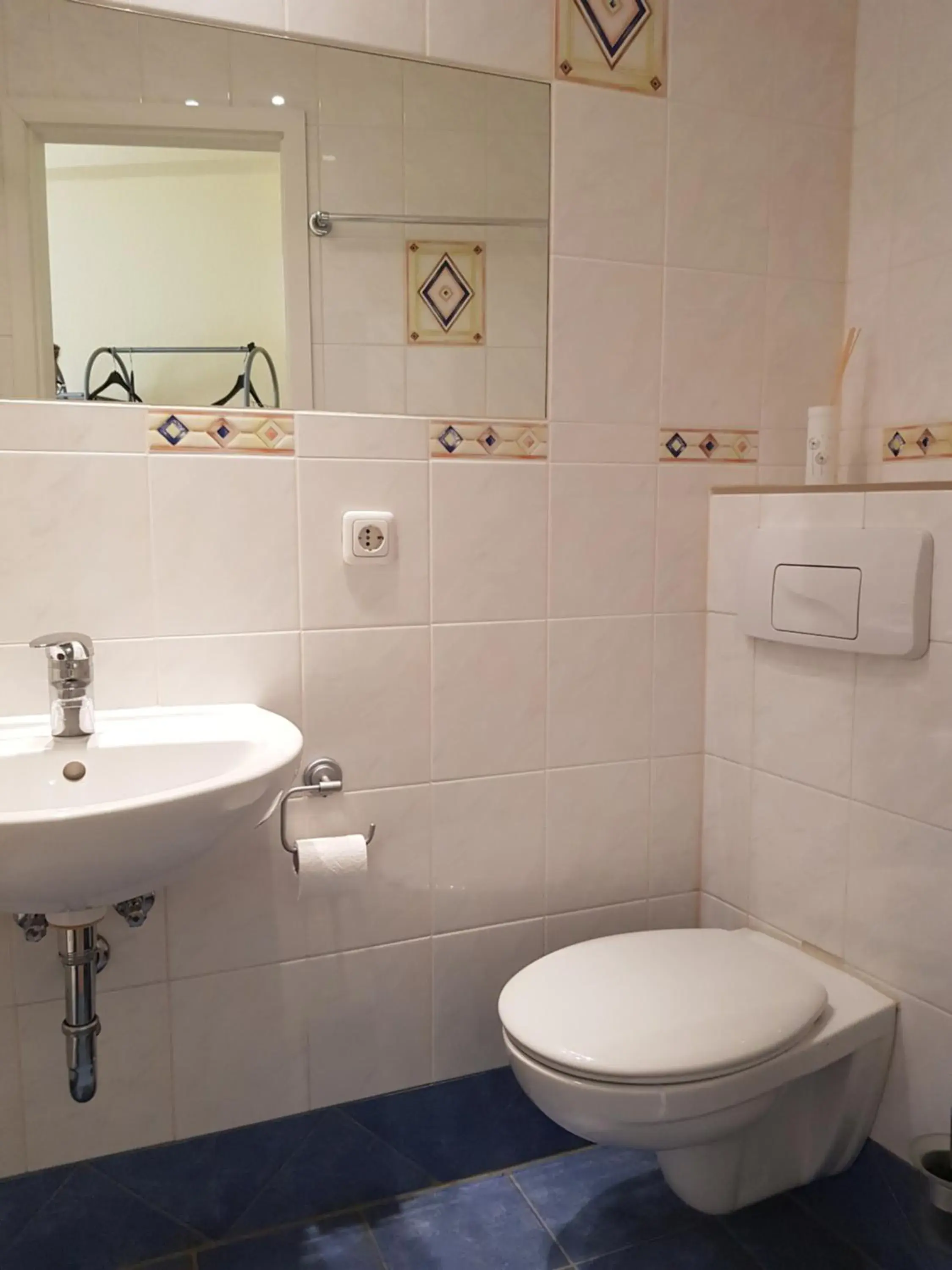 Budget Twin Room - single occupancy in Parkschlösschen in Greiz Budget Twin Room - single occupancy in Parkschlösschen in Greiz