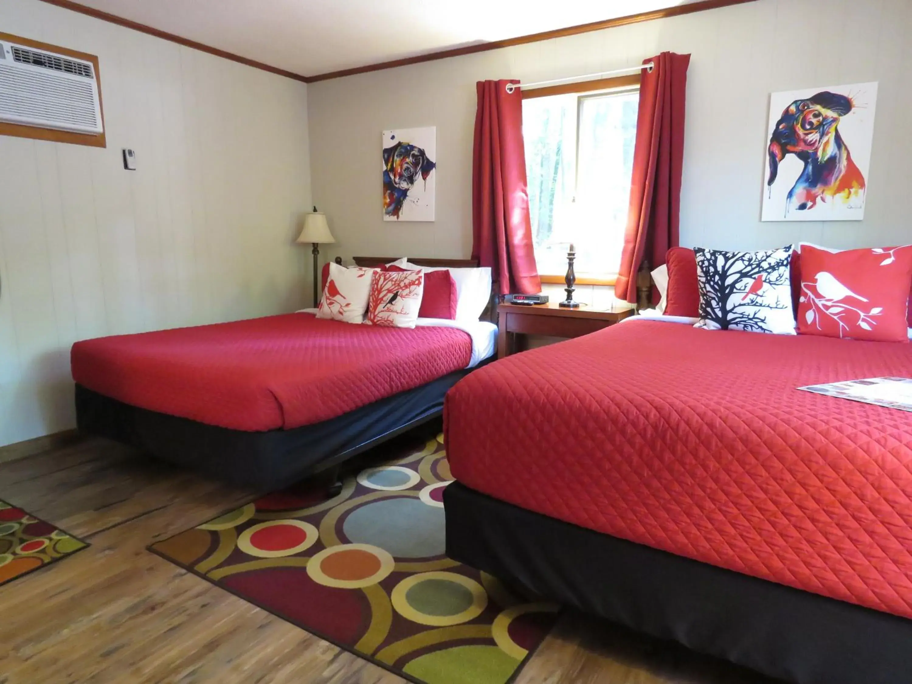Deluxe Double Room with Bath in Tall Pines Inn Deluxe Double Room with Bath in Tall Pines Inn