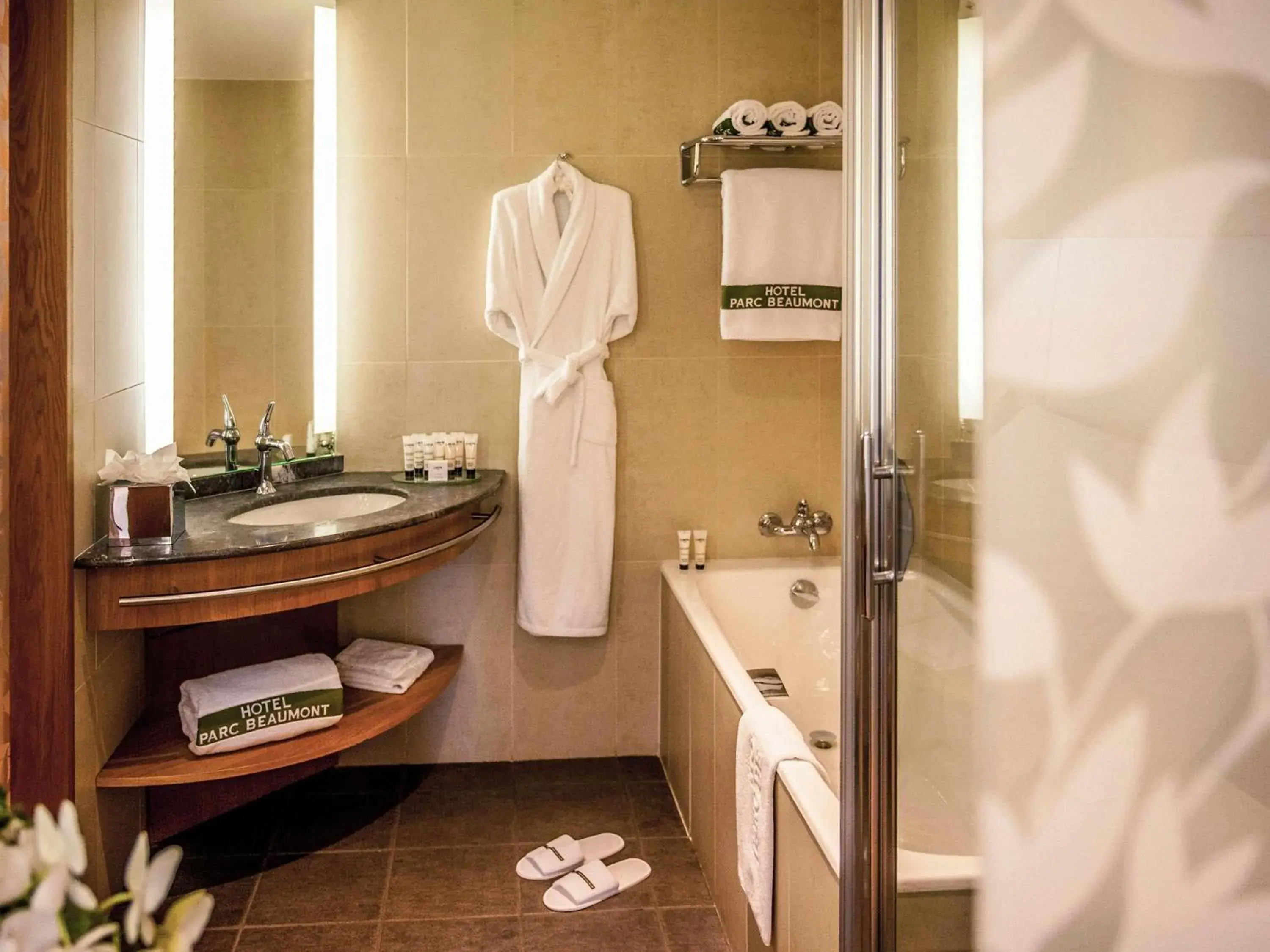 Superior King Room in Parc Beaumont Hôtel & Spa Pau - MGallery Collection Superior King Room in Parc Beaumont Hôtel & Spa Pau - MGallery Collection