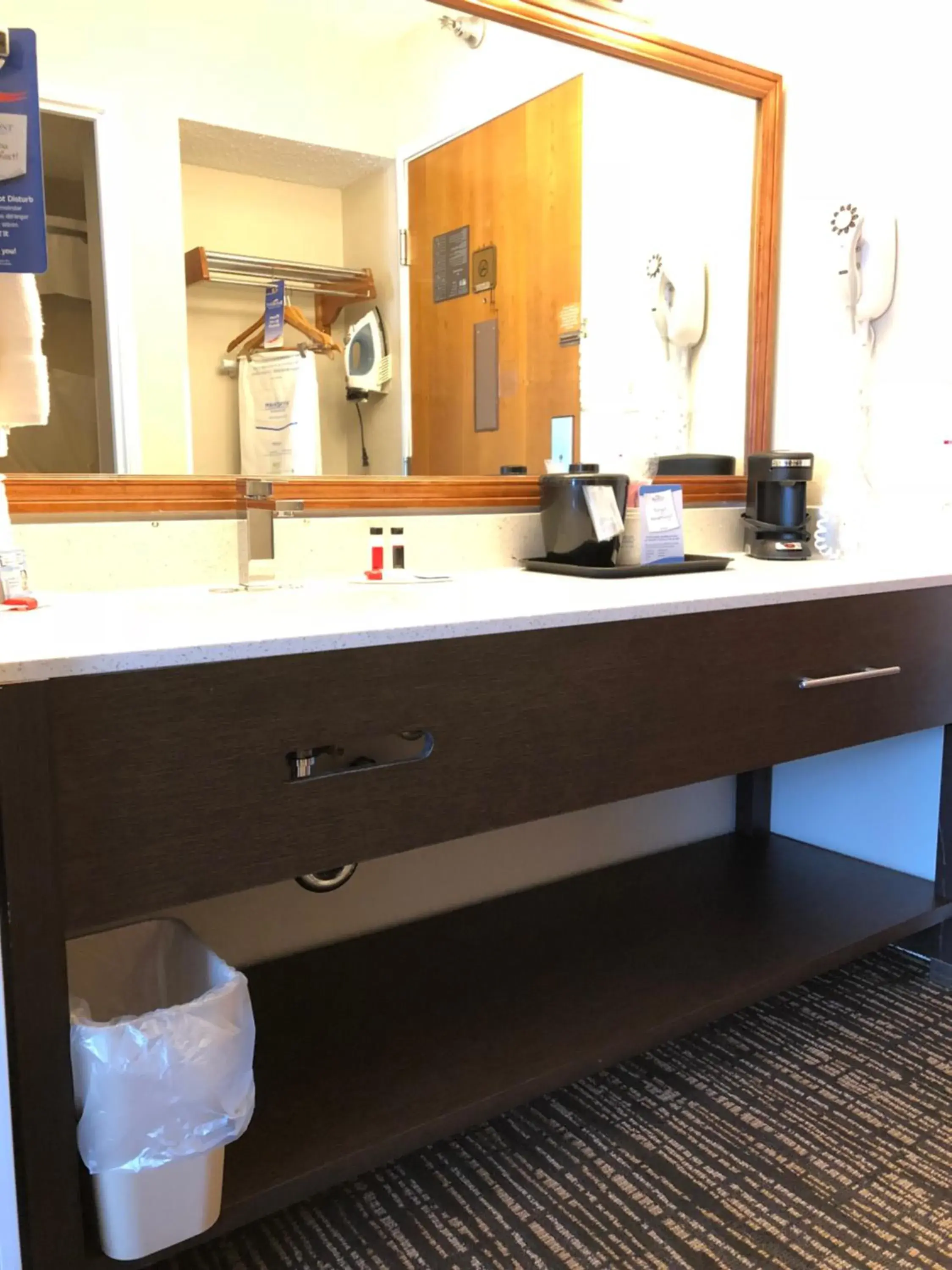 Efficiency King Room with One King Bed and One Double Bed - Non-Smoking in Baymont by Wyndham Washington Efficiency King Room with One King Bed and One Double Bed - Non-Smoking in Baymont by Wyndham Washington