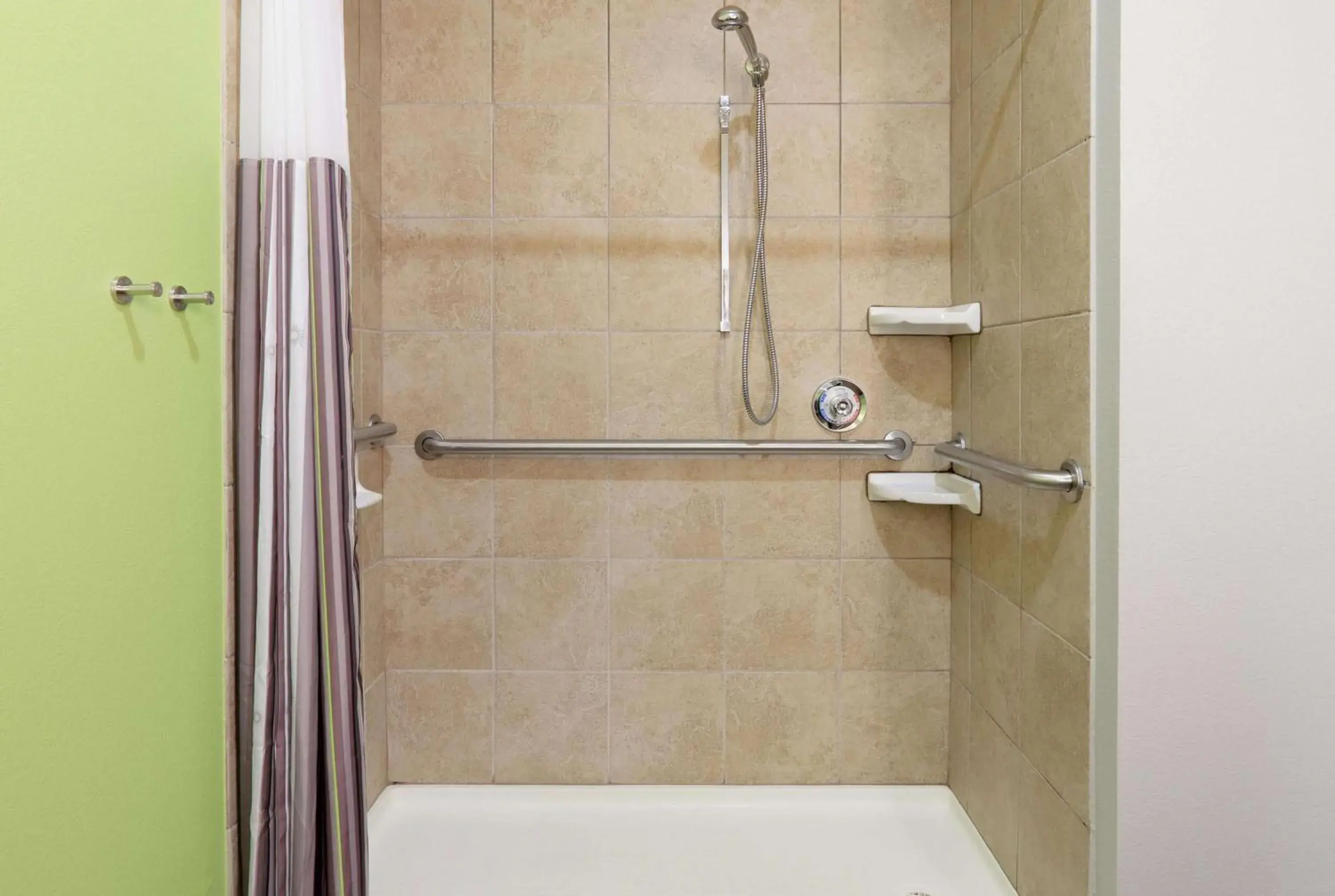King Studio - Mobility/Hearing Access/Tub with Grab Bars/Non-Smoking in La Quinta by Wyndham Tyler South King Studio - Mobility/Hearing Access/Tub with Grab Bars/Non-Smoking in La Quinta by Wyndham Tyler South