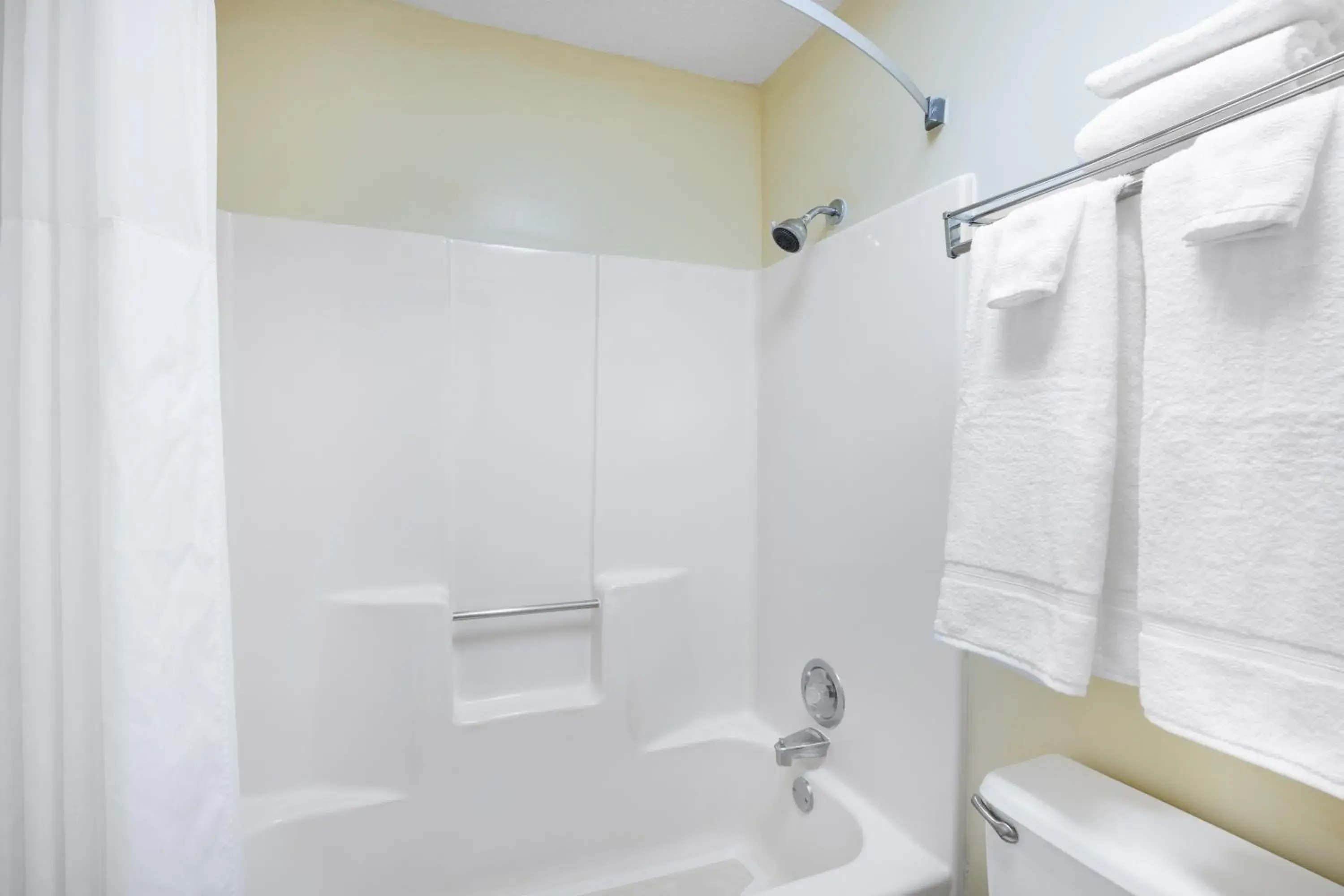 Queen Room with Two Queen Beds - Non-Smoking in Days Inn by Wyndham Monticello Queen Room with Two Queen Beds - Non-Smoking in Days Inn by Wyndham Monticello