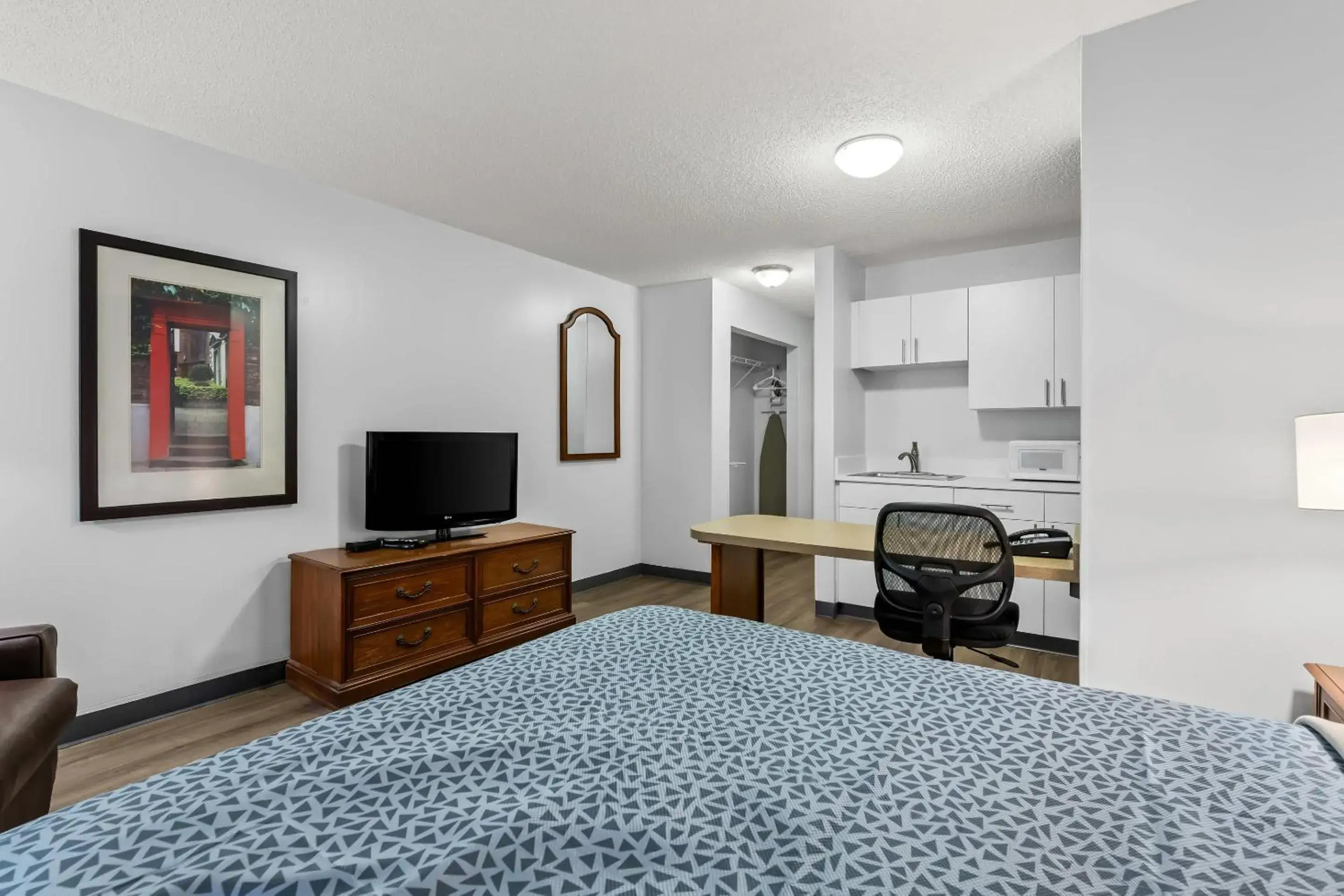 Queen Room - Non Smoking in Suburban Studios Brentwood - Nashville Queen Room - Non Smoking in Suburban Studios Brentwood - Nashville